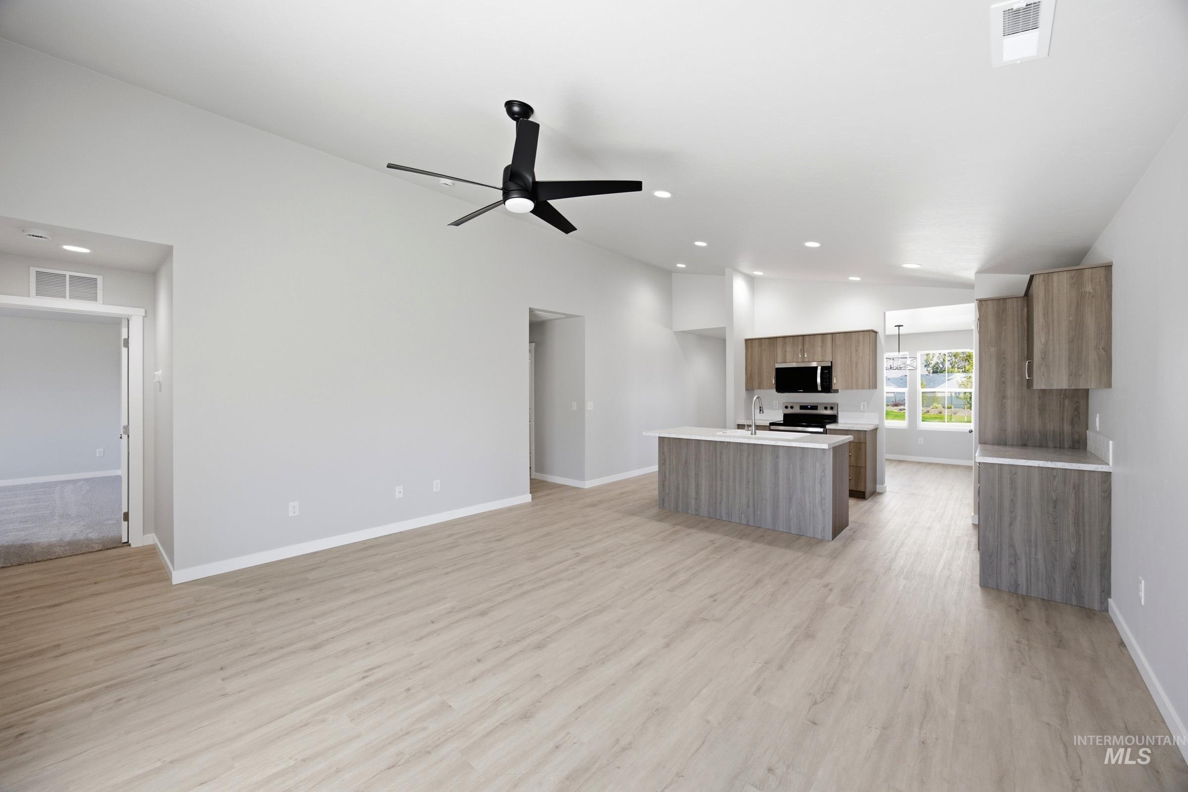 221 Hildago Way Property Photo 8