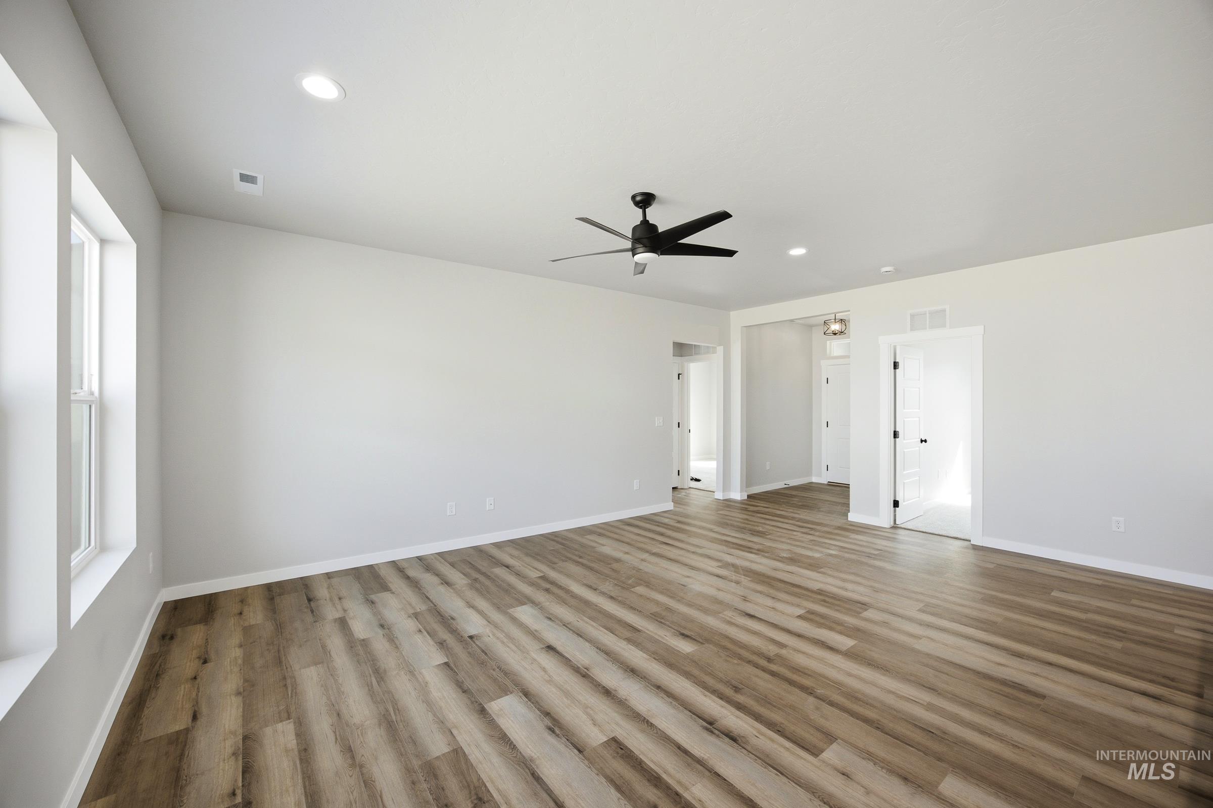 15375 Albatross Ave Property Photo 7