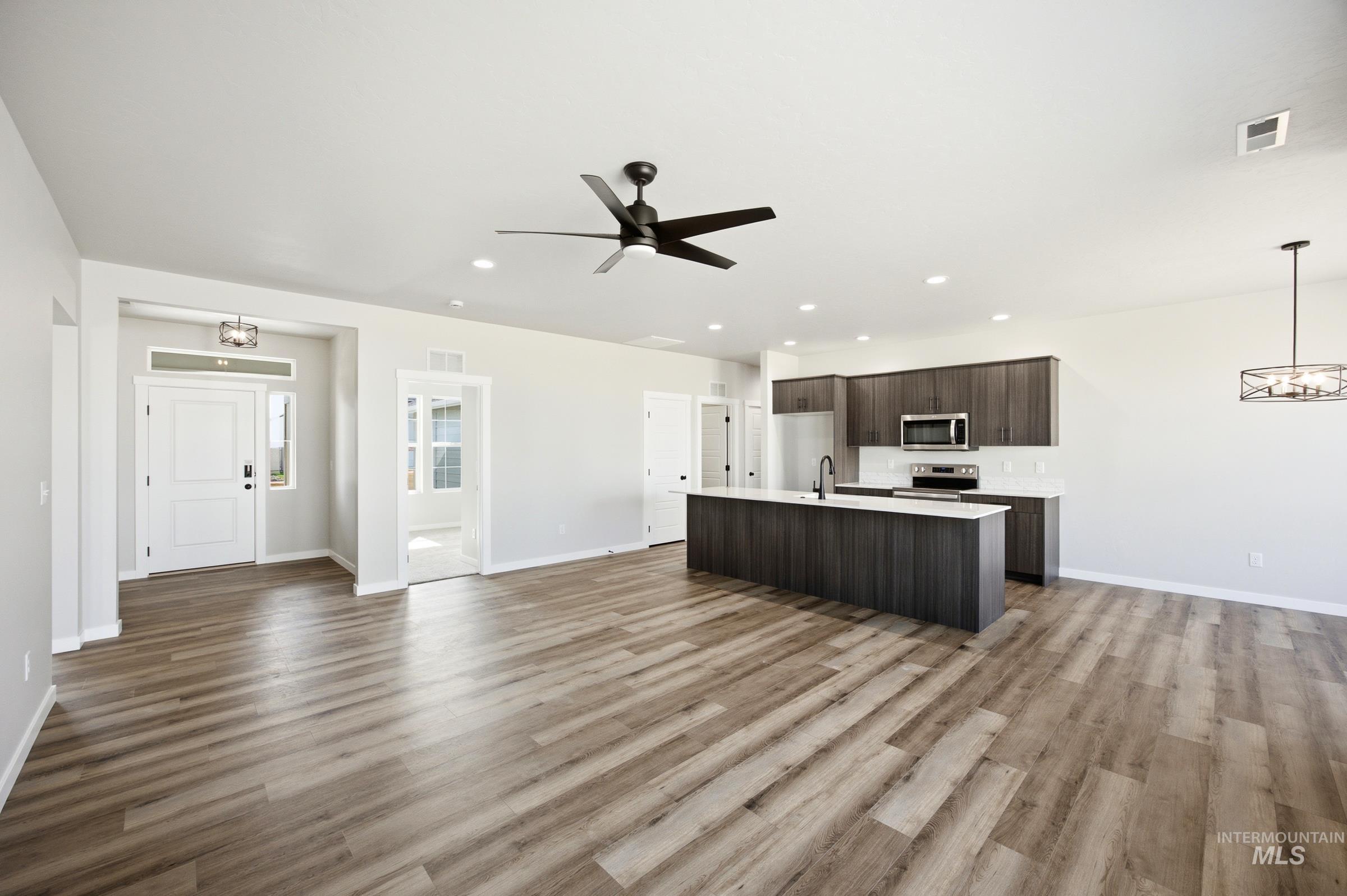 15375 Albatross Ave Property Photo 9