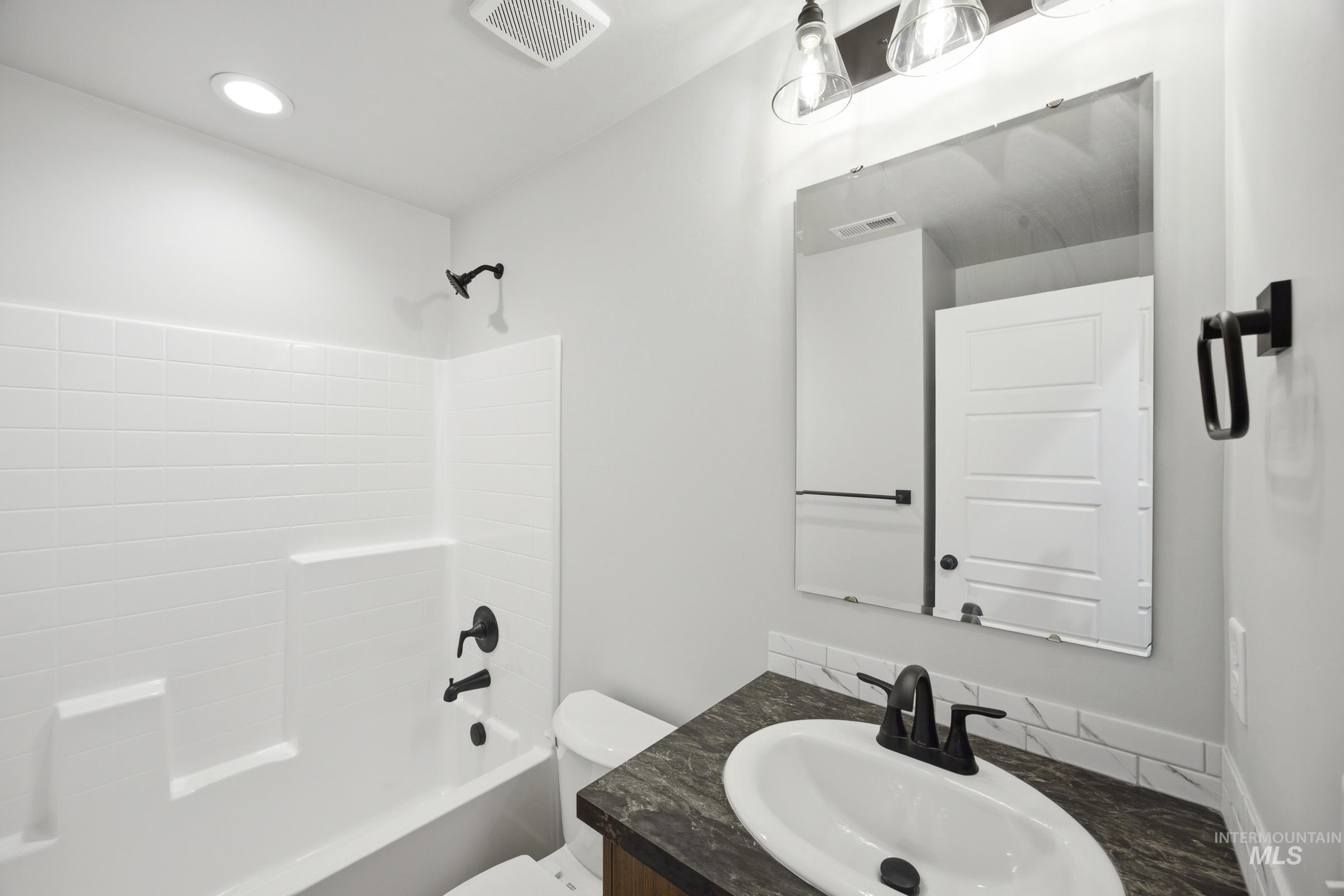15375 Albatross Ave Property Photo 19