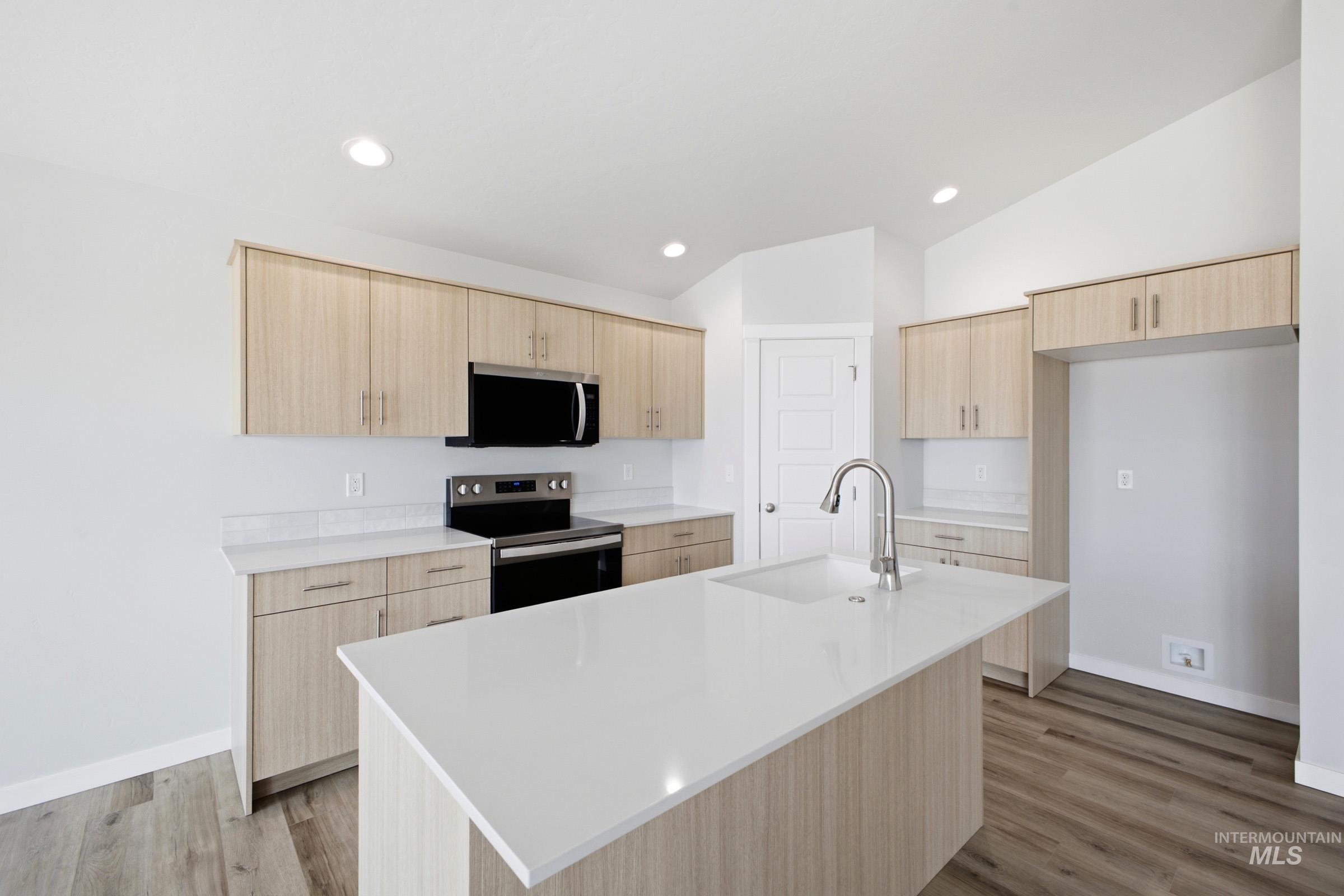 12755 Ropers St Property Photo 4