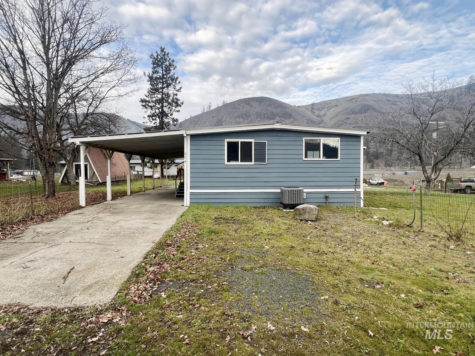 614 Pine Ave Property Photo 2