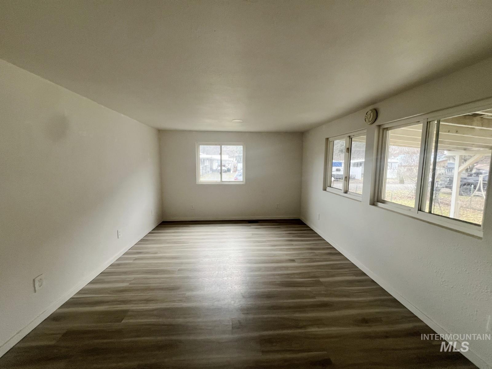 614 Pine Ave Property Photo 4