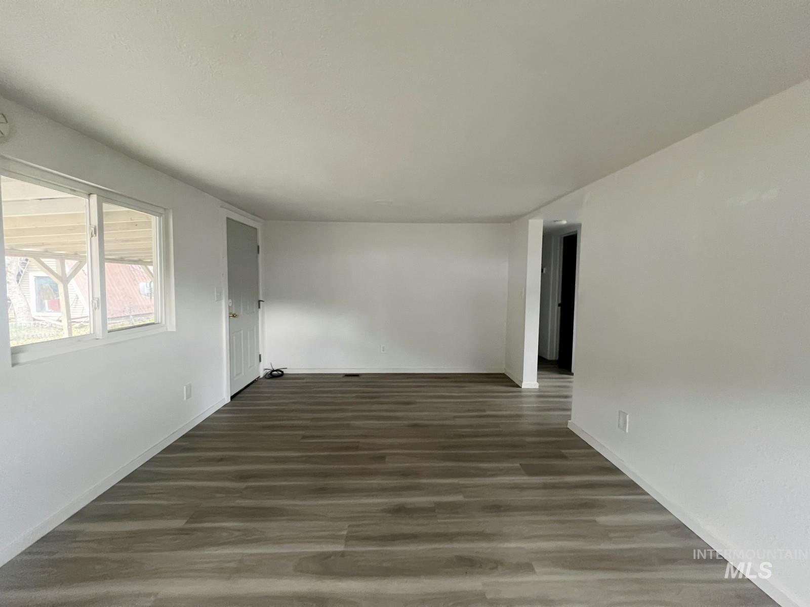 614 Pine Ave Property Photo 5