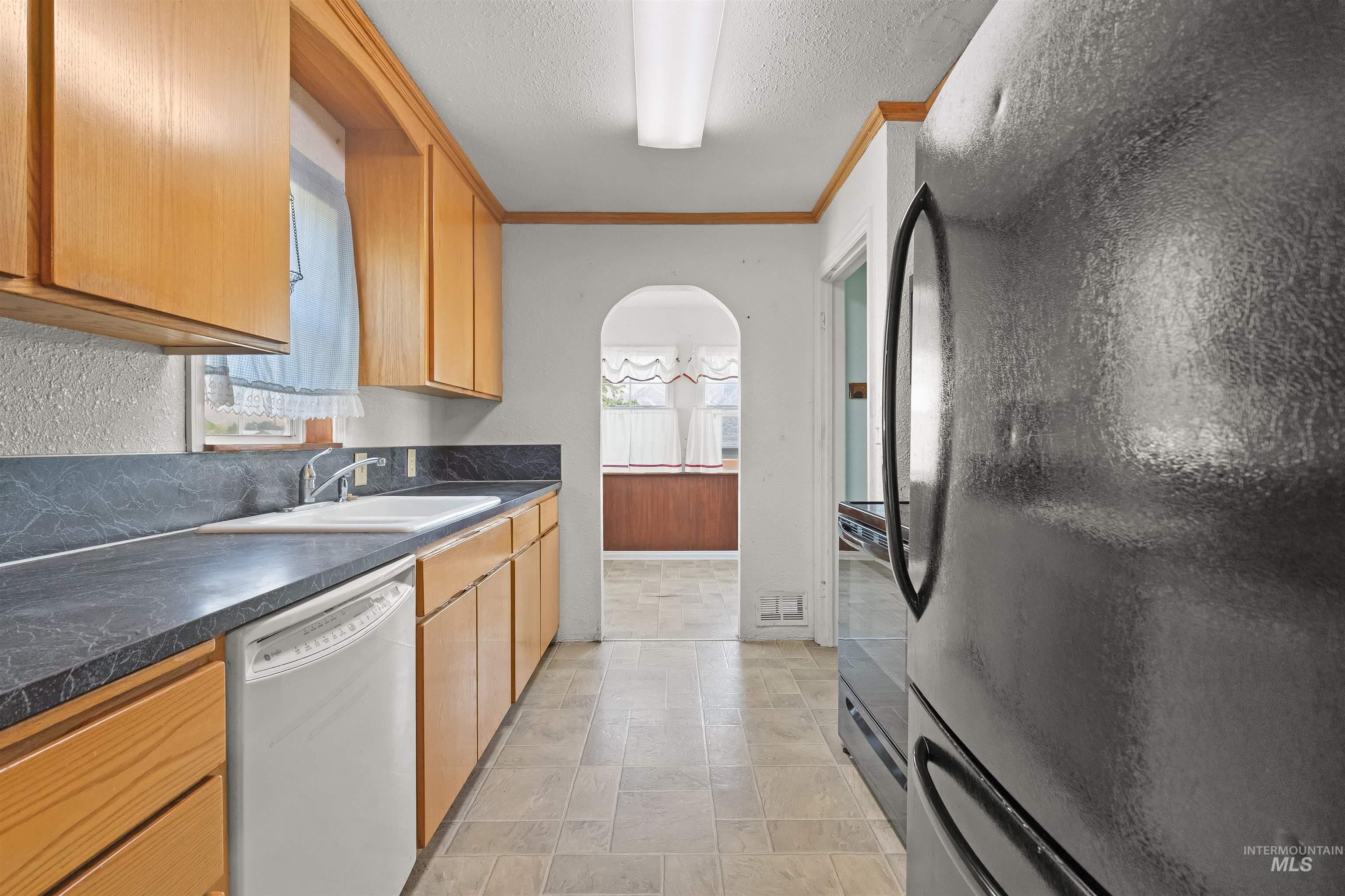 1446 Libby Street Property Photo 4