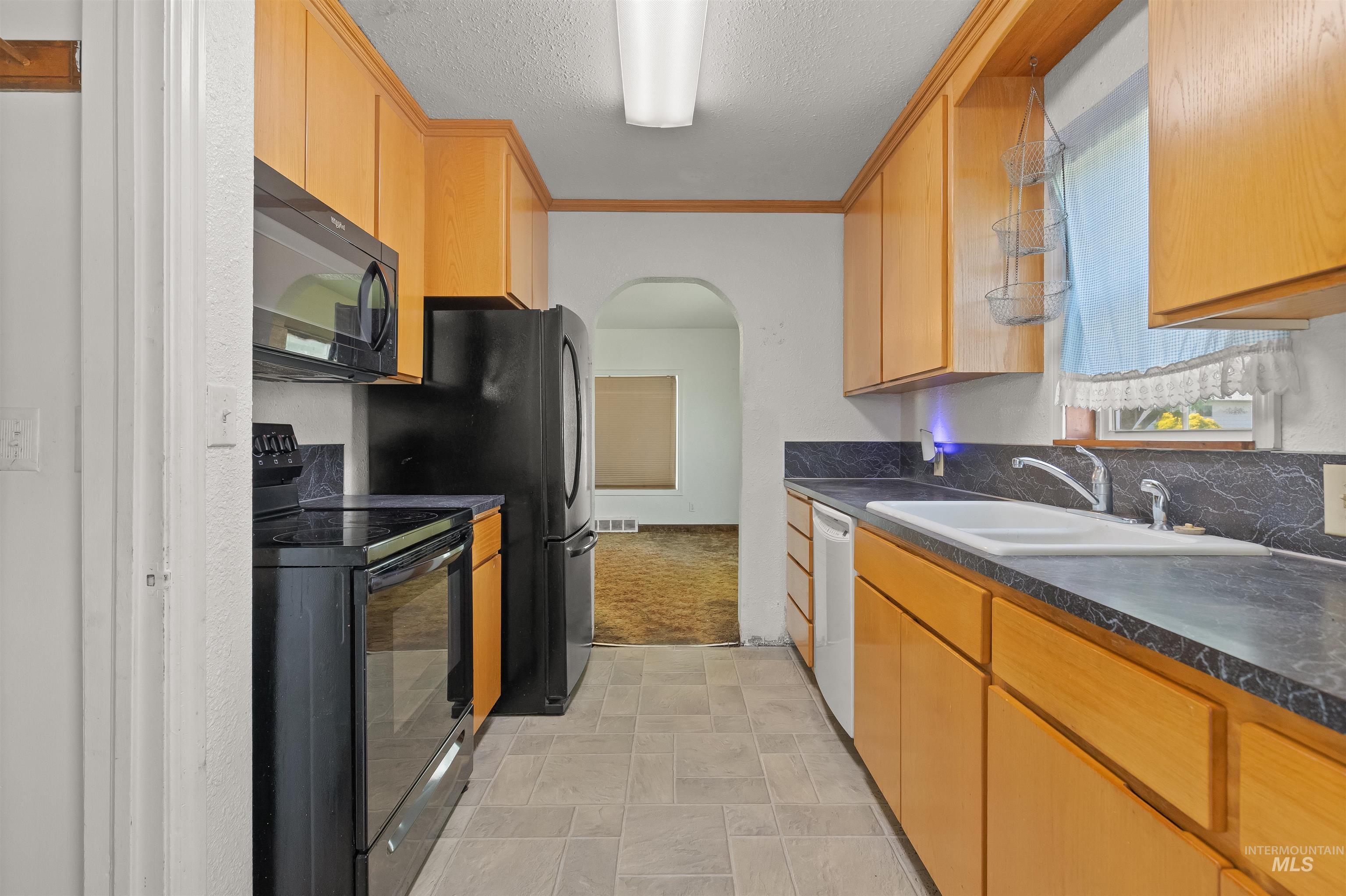 1446 Libby Street Property Photo 5