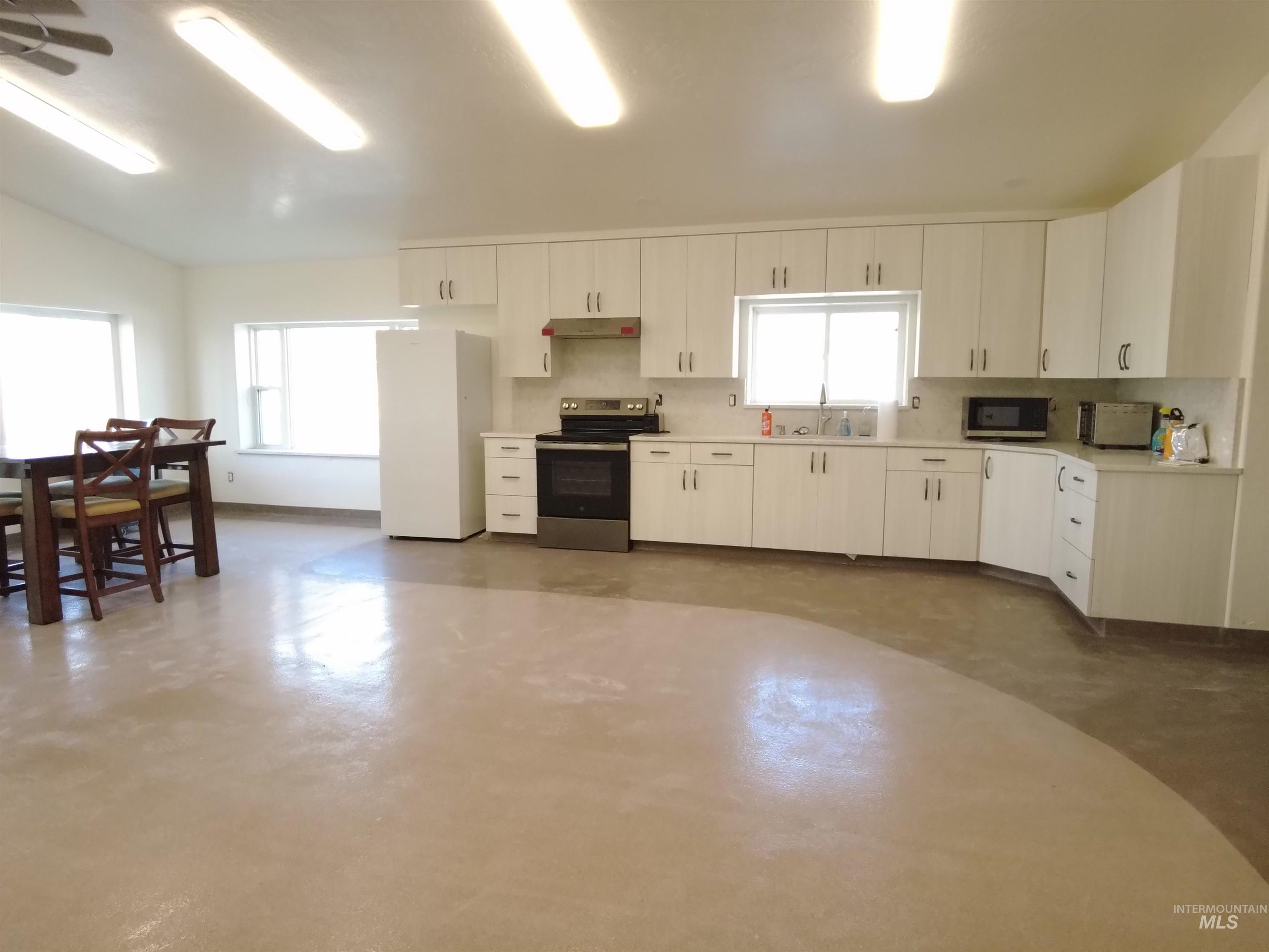215 E 520 N Property Photo 18