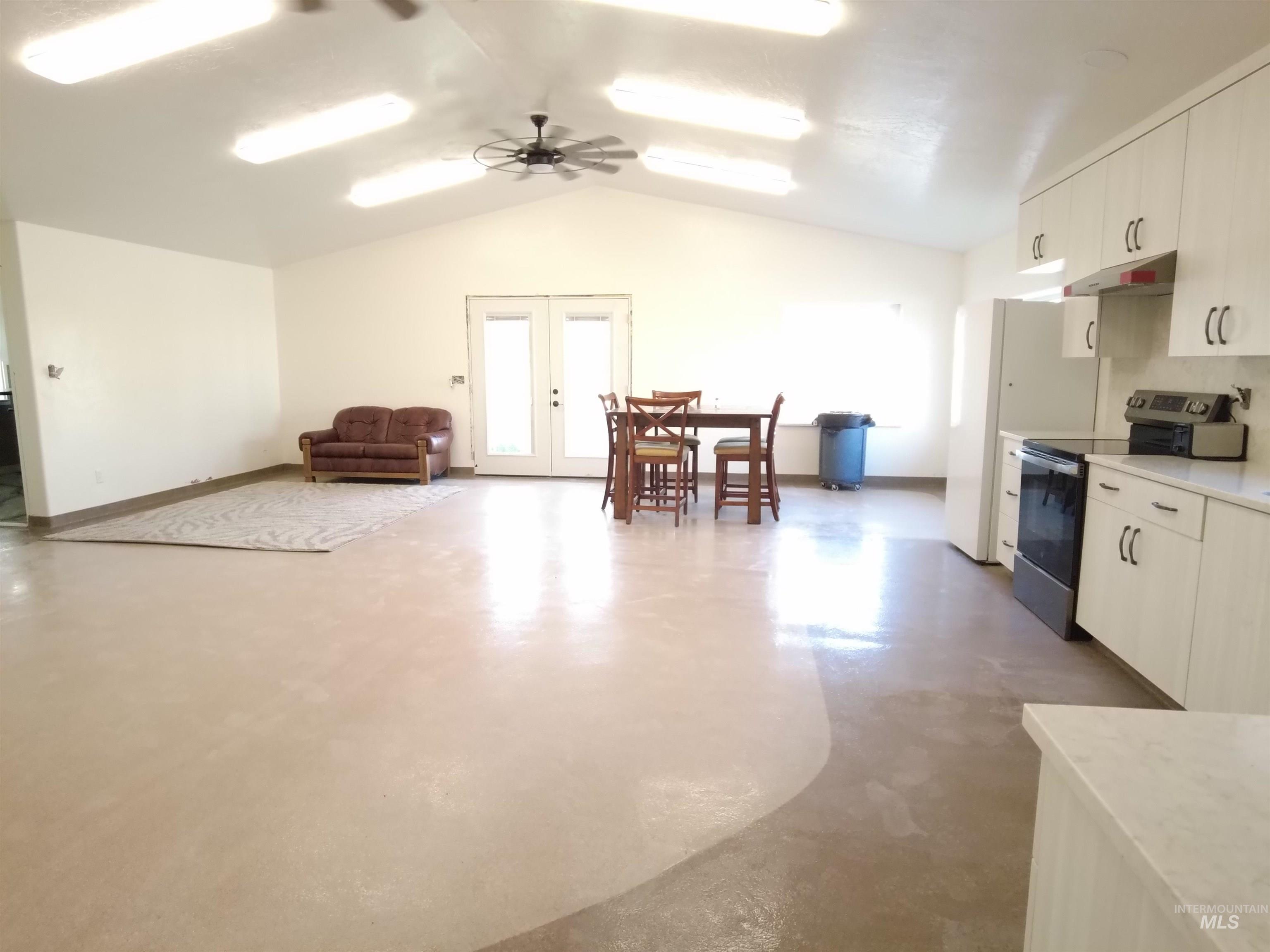 215 E 520 N Property Photo 19