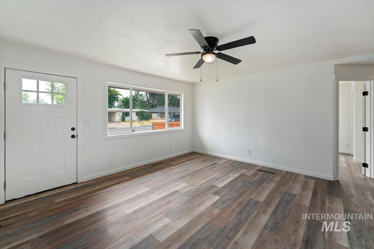 670 S 13th E Property Photo 3