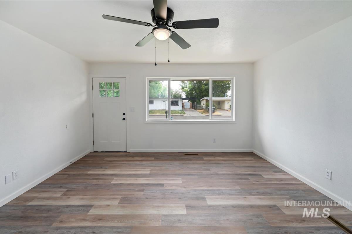 670 S 13th E Property Photo 4