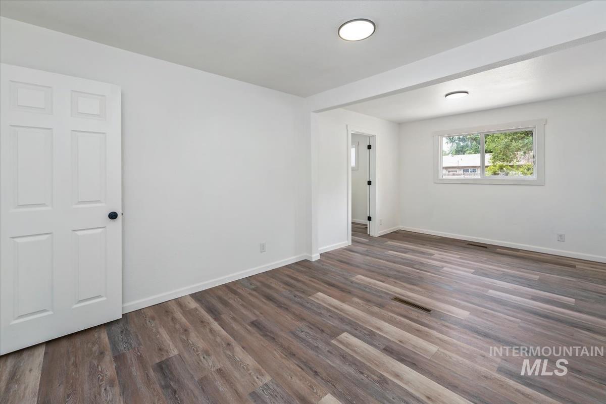 670 S 13th E Property Photo 6