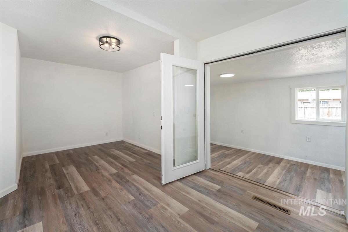 670 S 13th E Property Photo 20