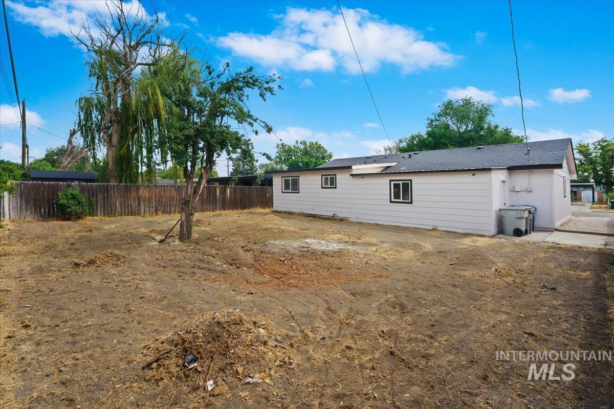 670 S 13th E Property Photo 31