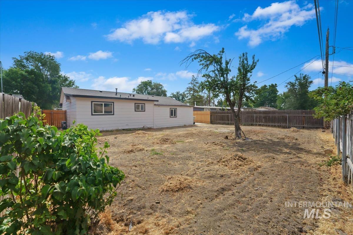 670 S 13th E Property Photo 32