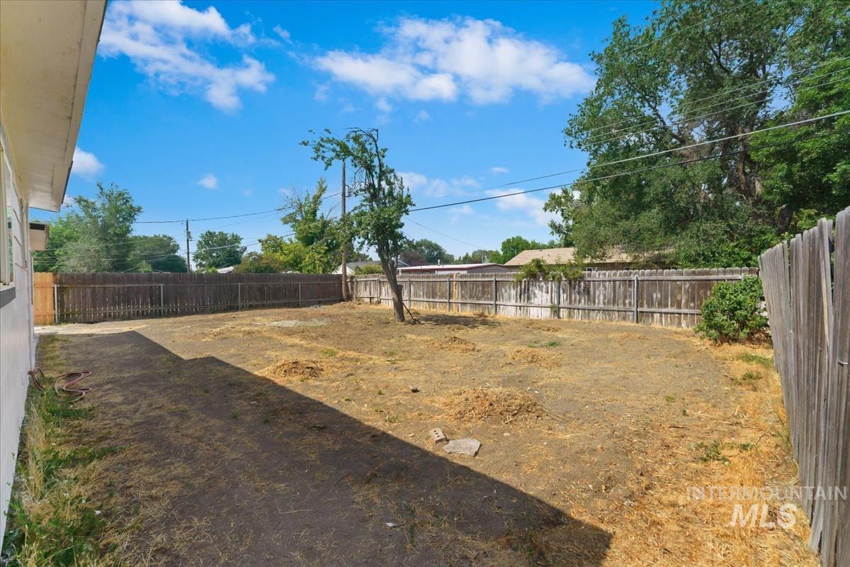 670 S 13th E Property Photo 33
