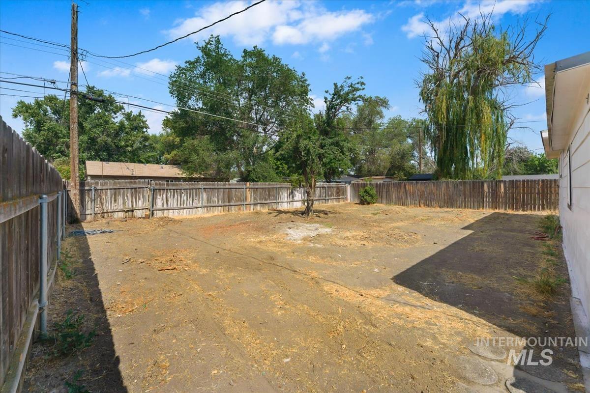 670 S 13th E Property Photo 34