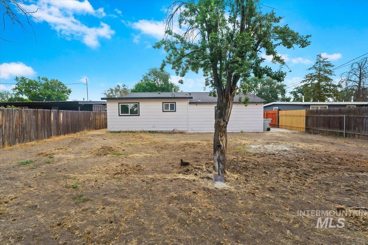 670 S 13th E Property Photo 35