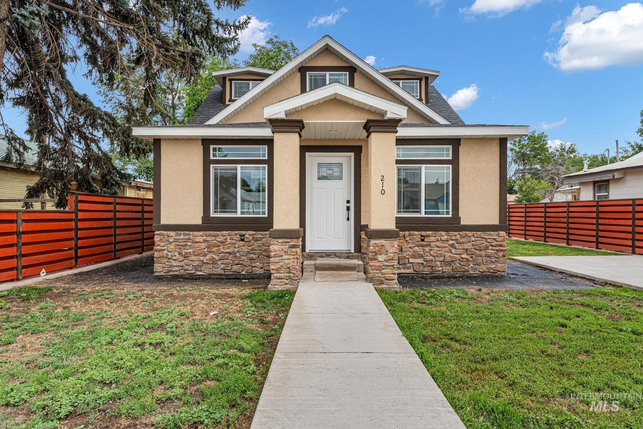 210 Oregon St Property Photo 1