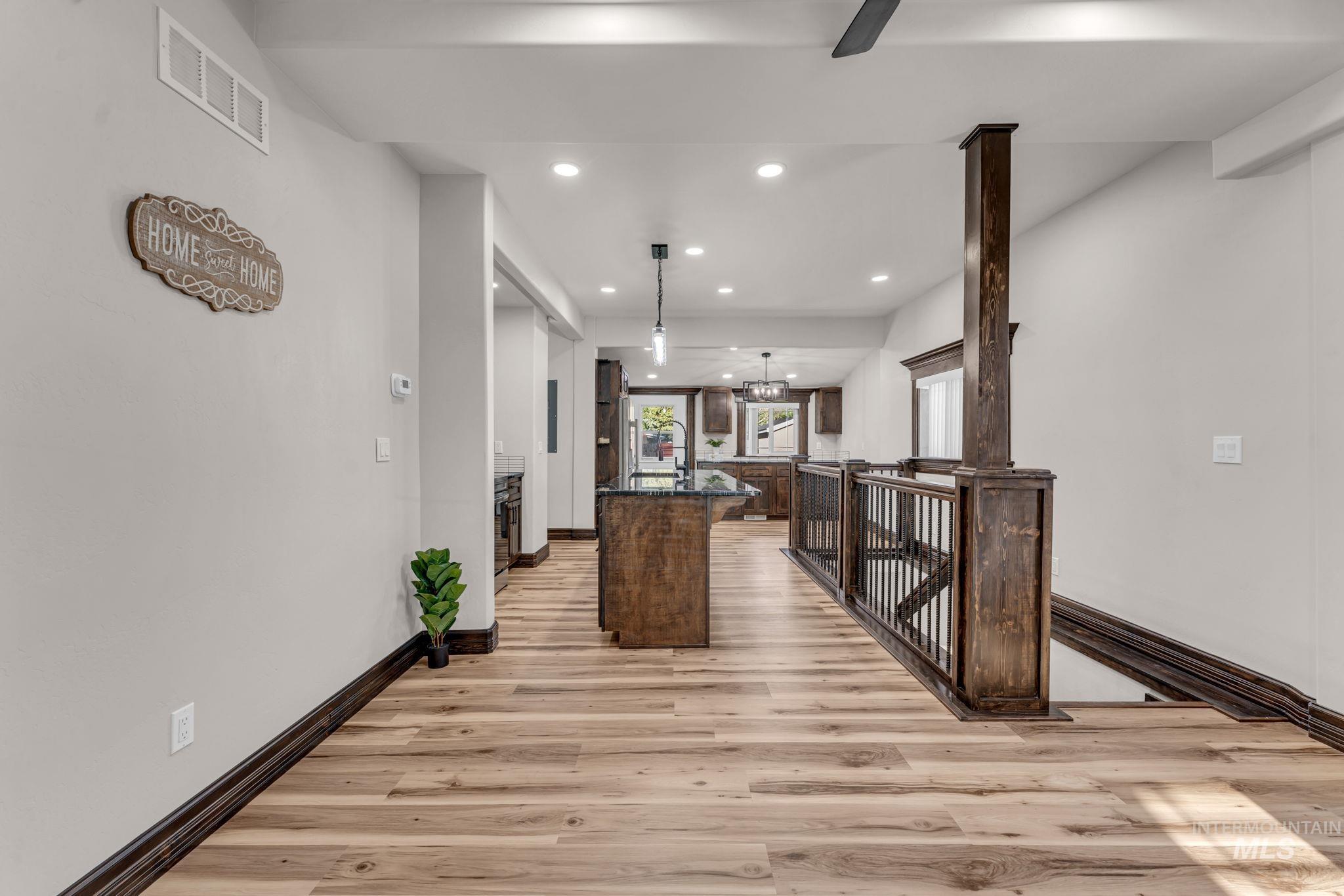 210 Oregon St Property Photo 6
