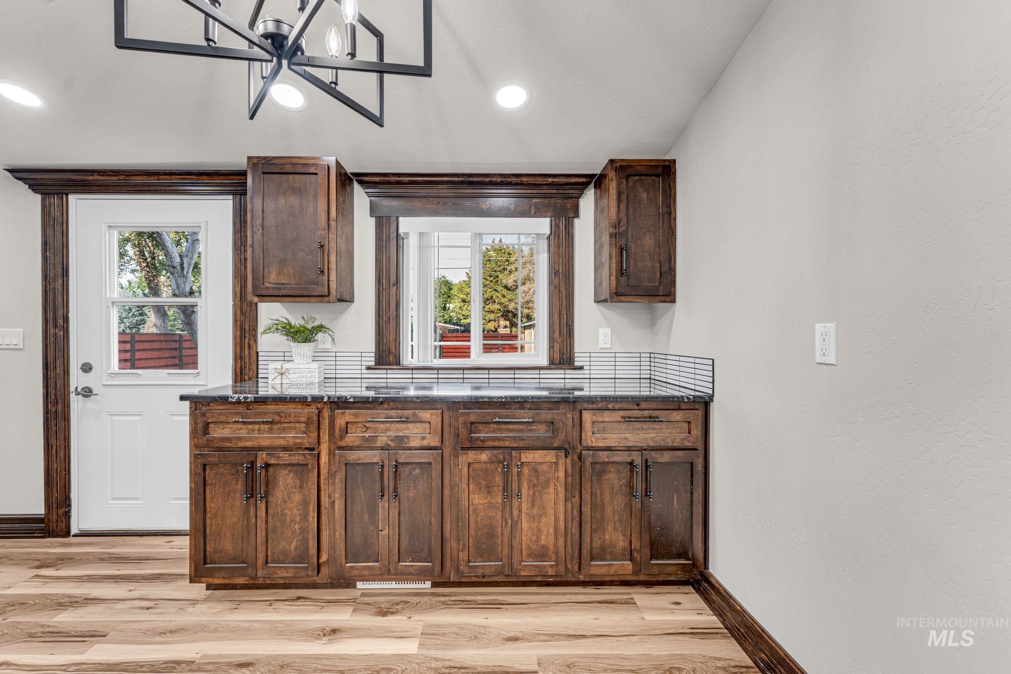 210 Oregon St Property Photo 9