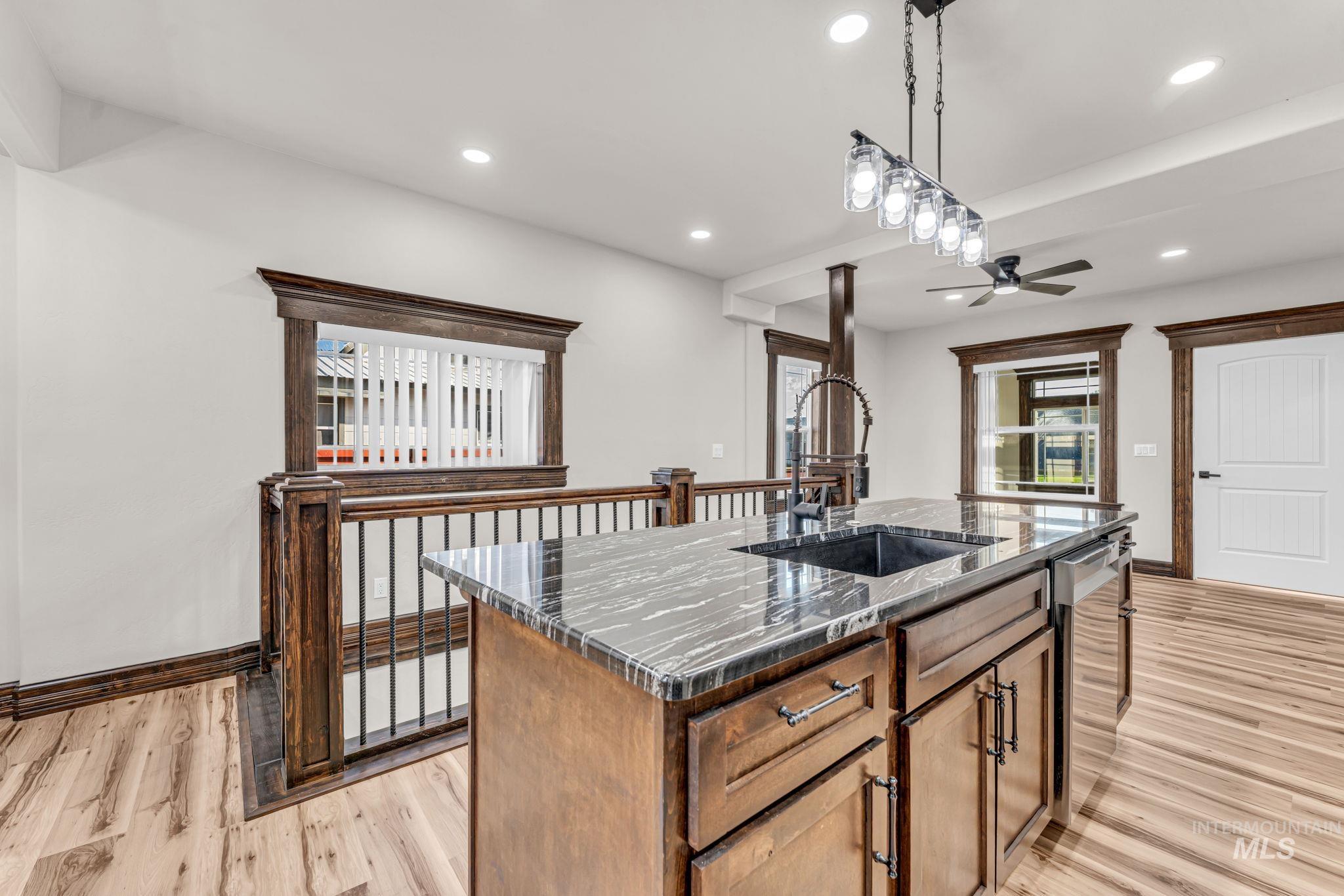 210 Oregon St Property Photo 10