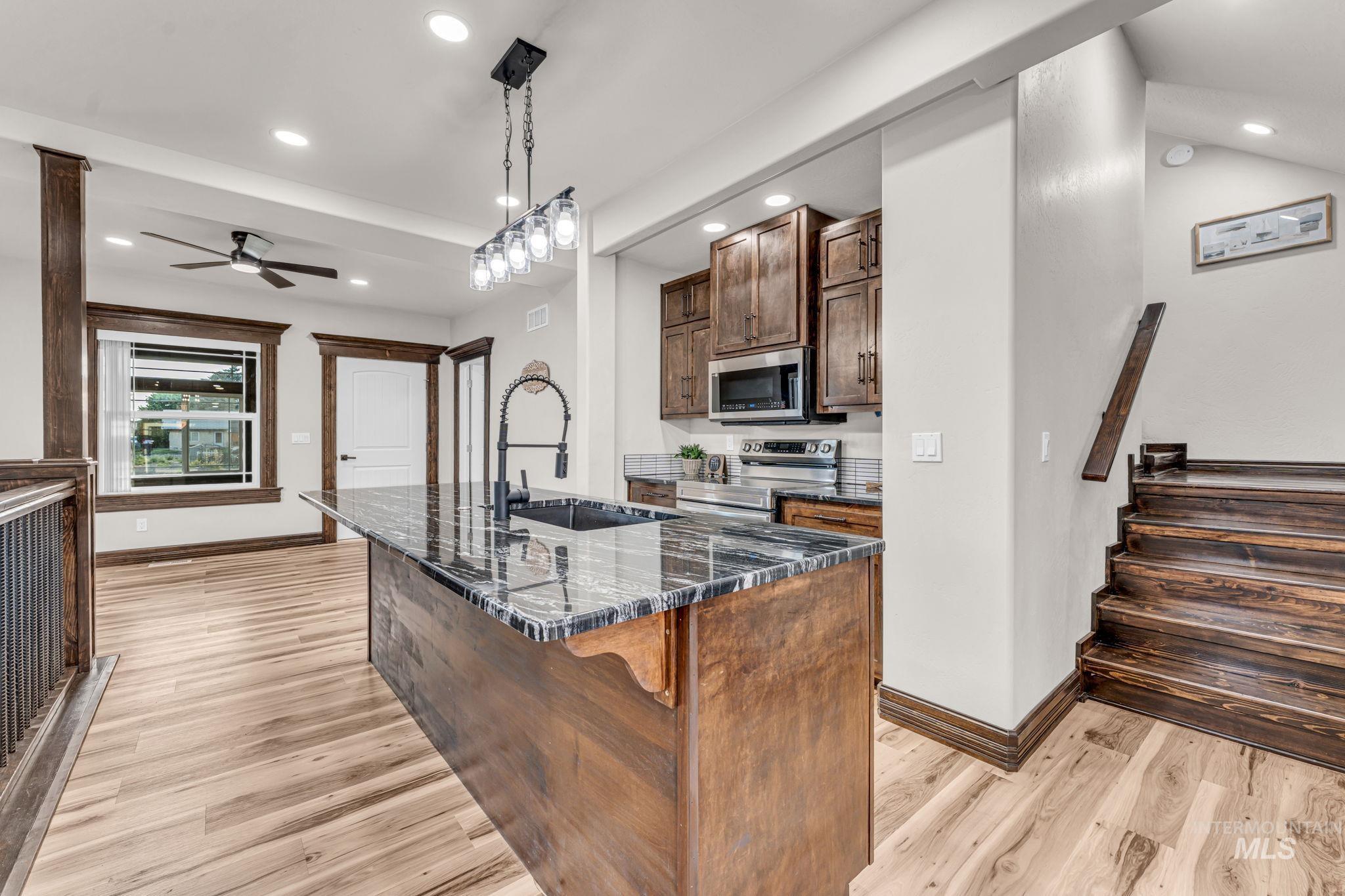 210 Oregon St Property Photo 15