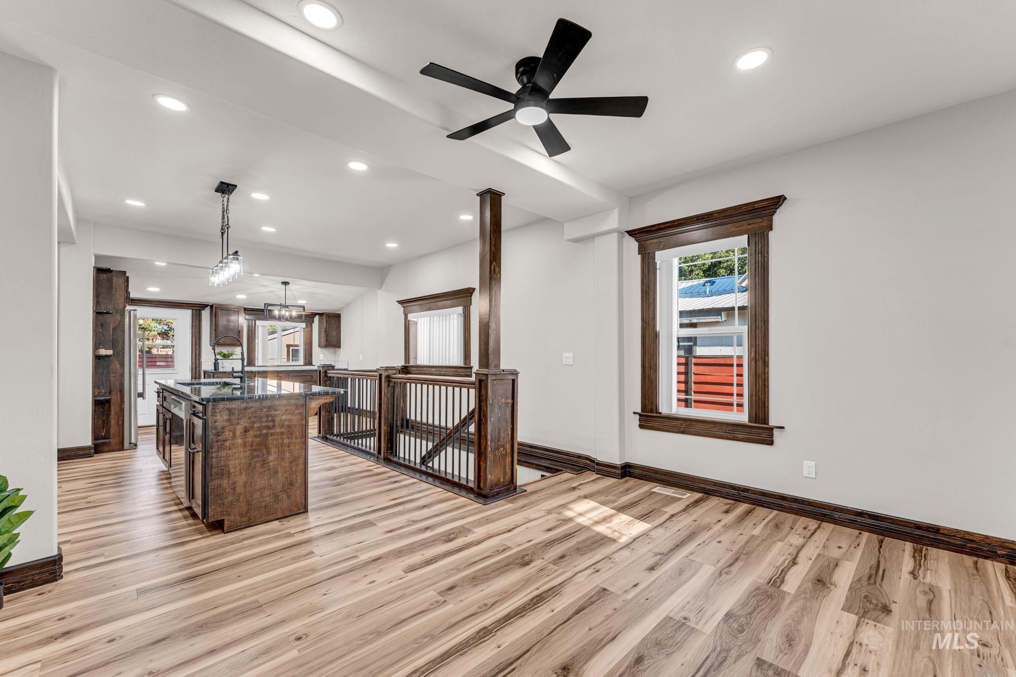 210 Oregon St Property Photo 18