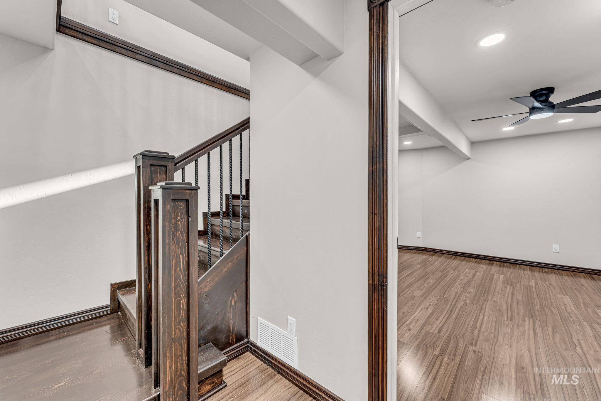 210 Oregon St Property Photo 28