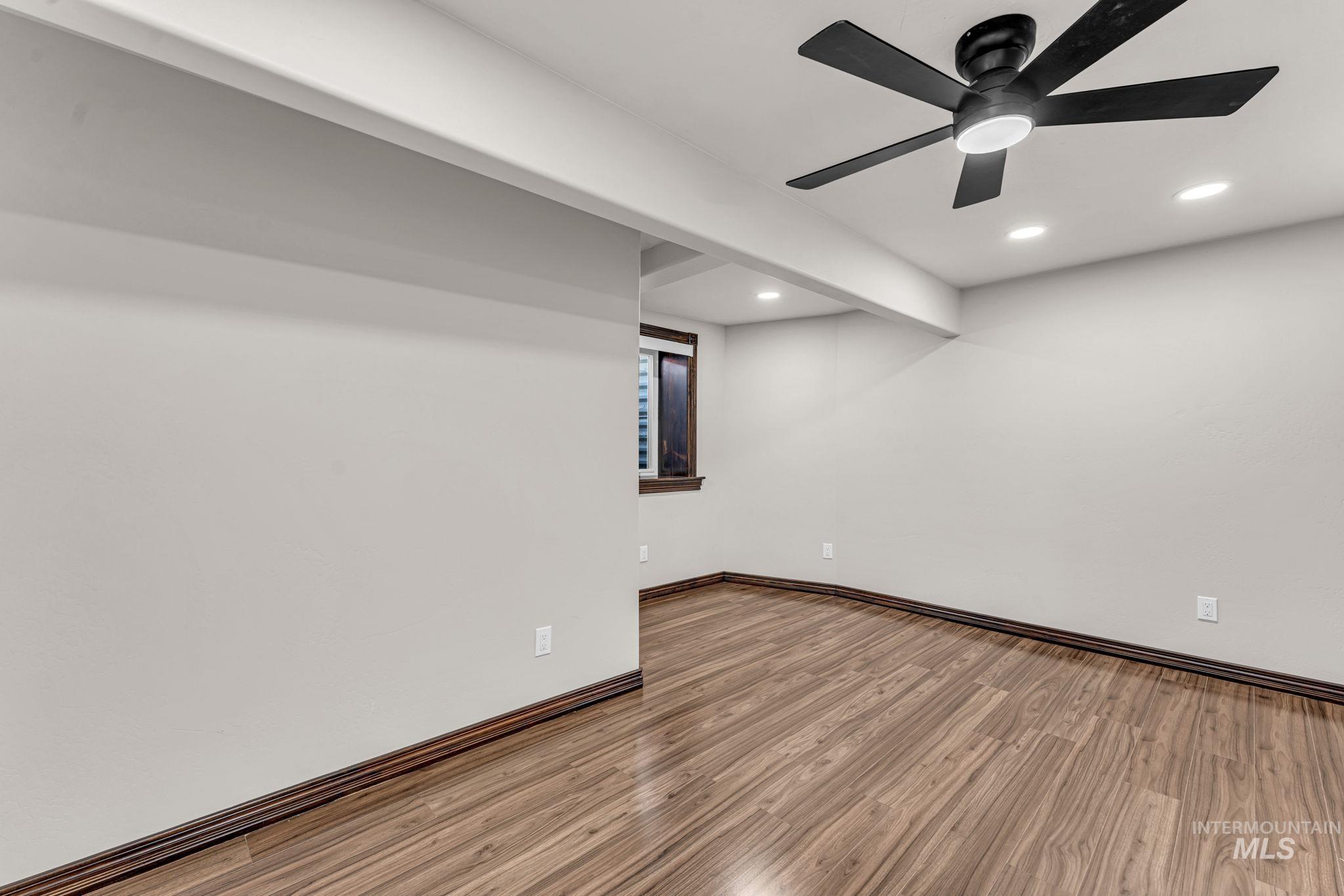 210 Oregon St Property Photo 30