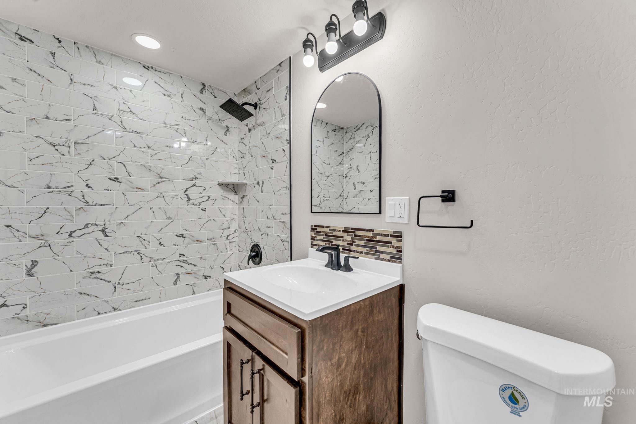 210 Oregon St Property Photo 31