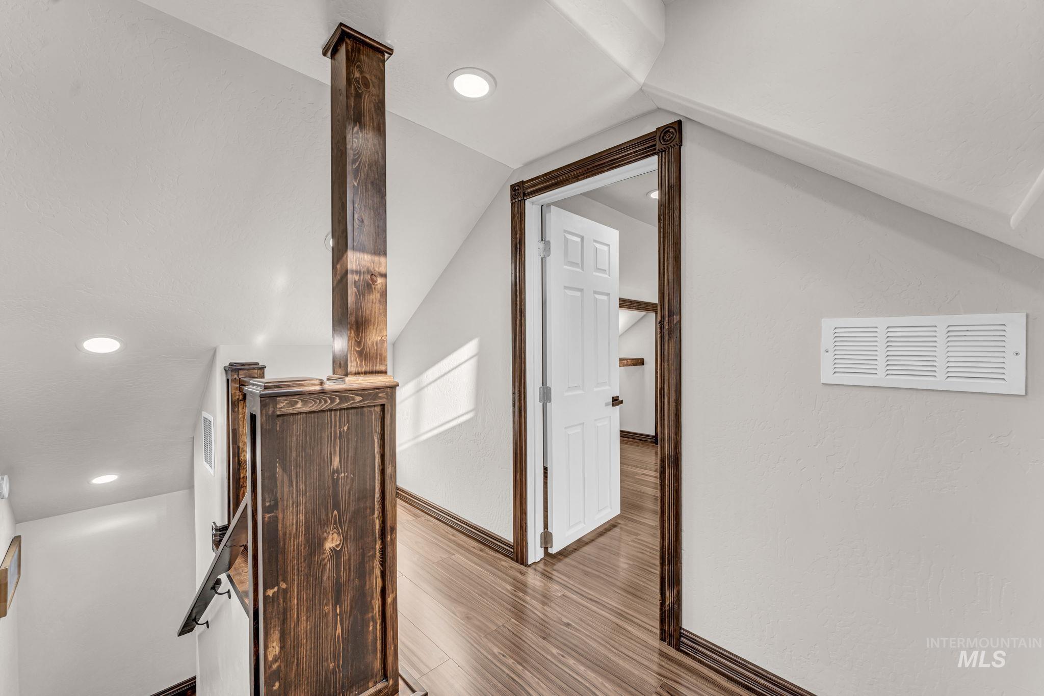 210 Oregon St Property Photo 35