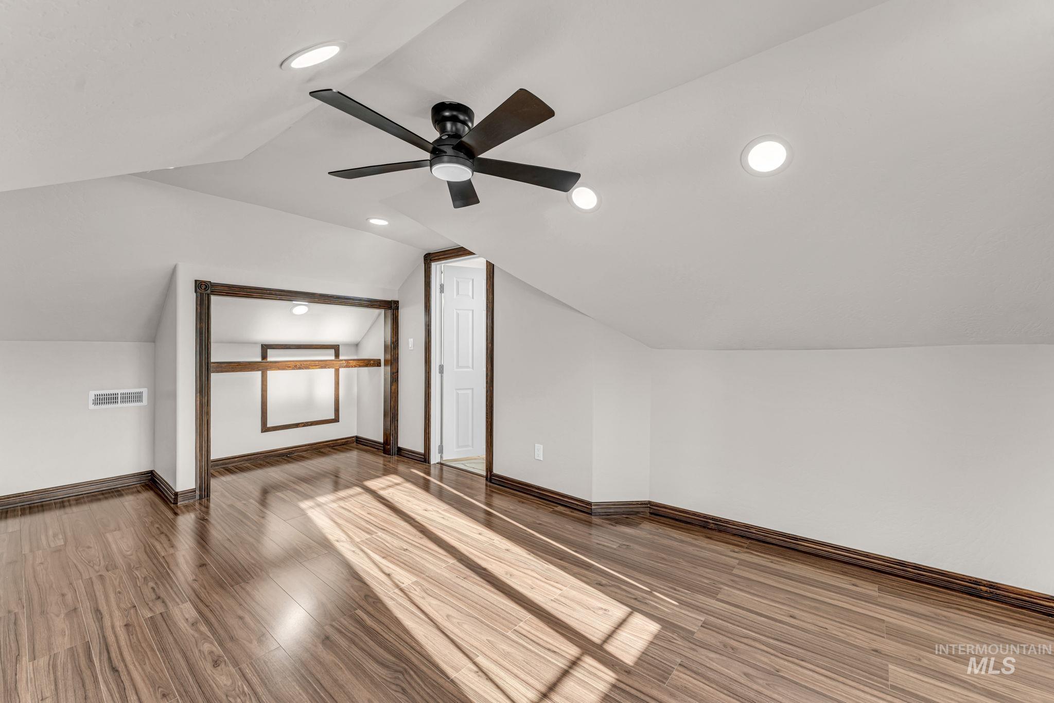 210 Oregon St Property Photo 37