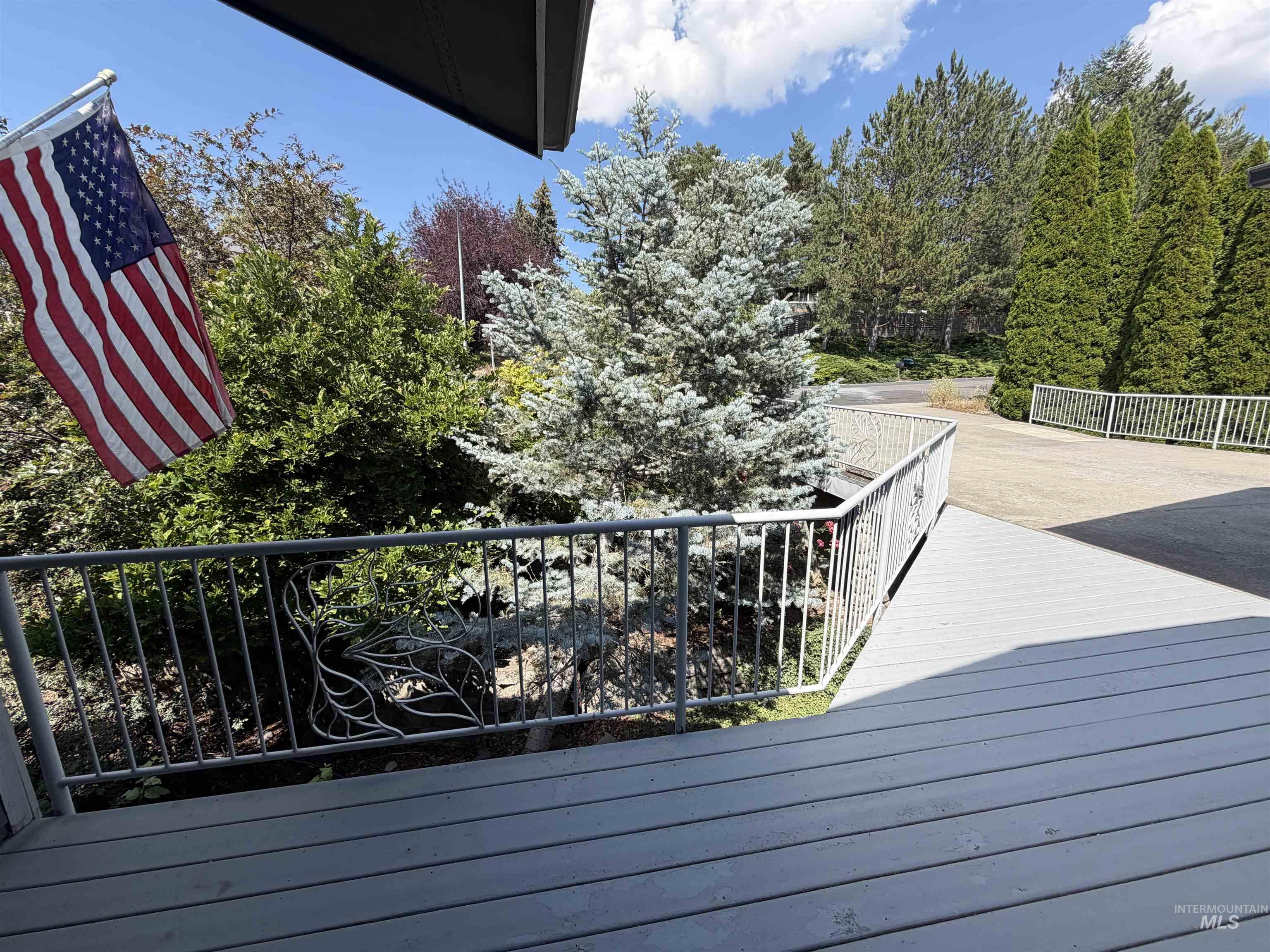 793 Indian Hills Dr Property Photo 5