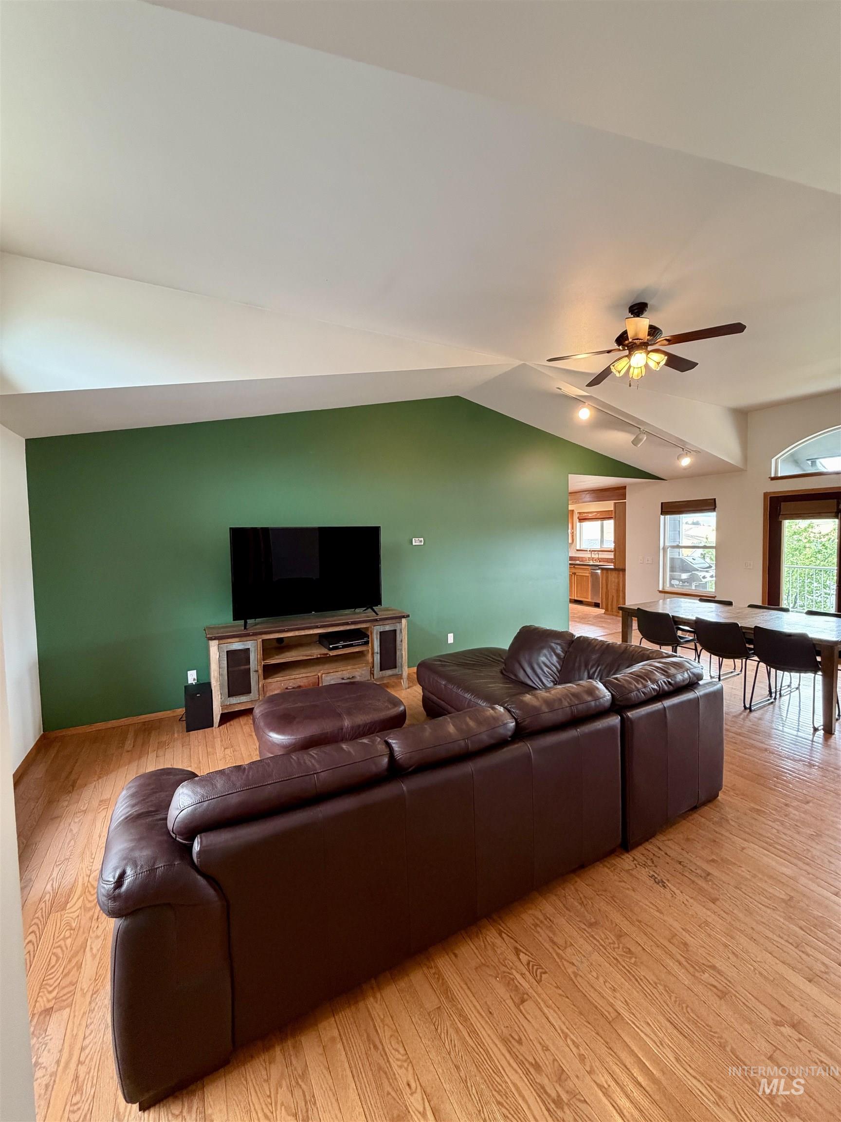 793 Indian Hills Dr Property Photo 7