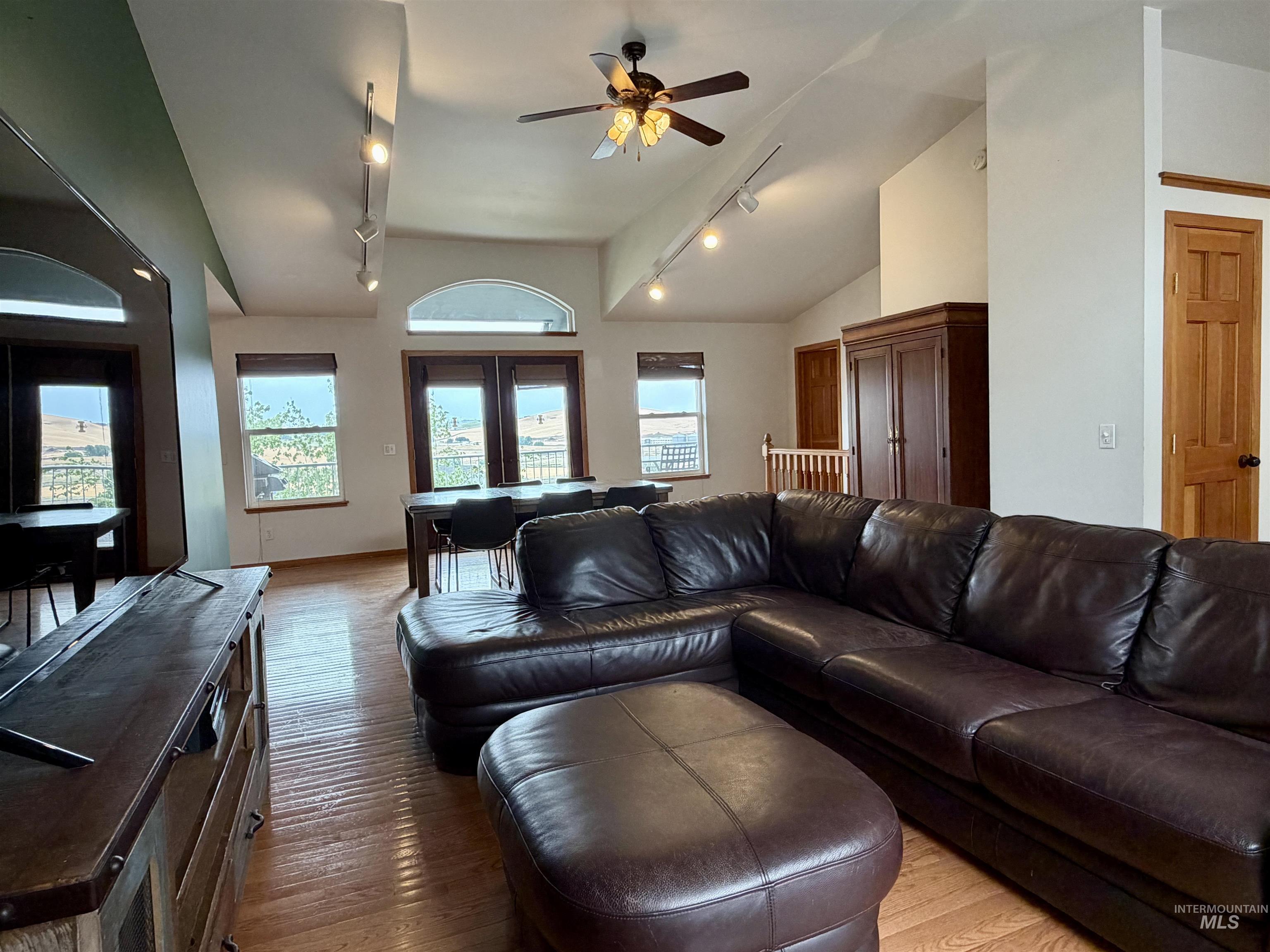 793 Indian Hills Dr Property Photo 8