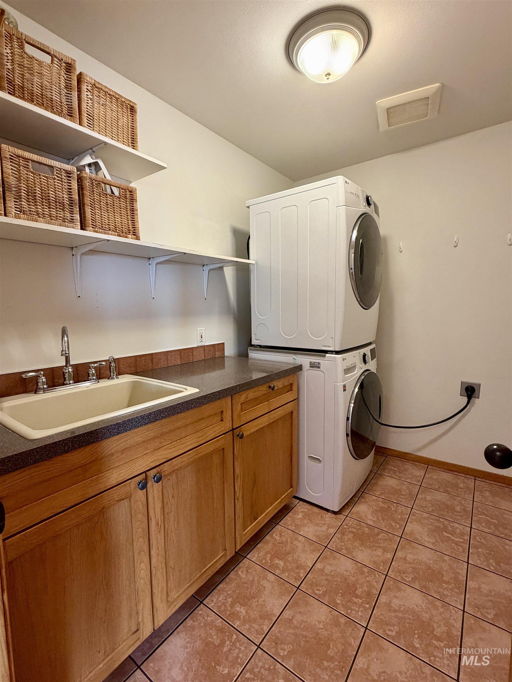 793 Indian Hills Dr Property Photo 12