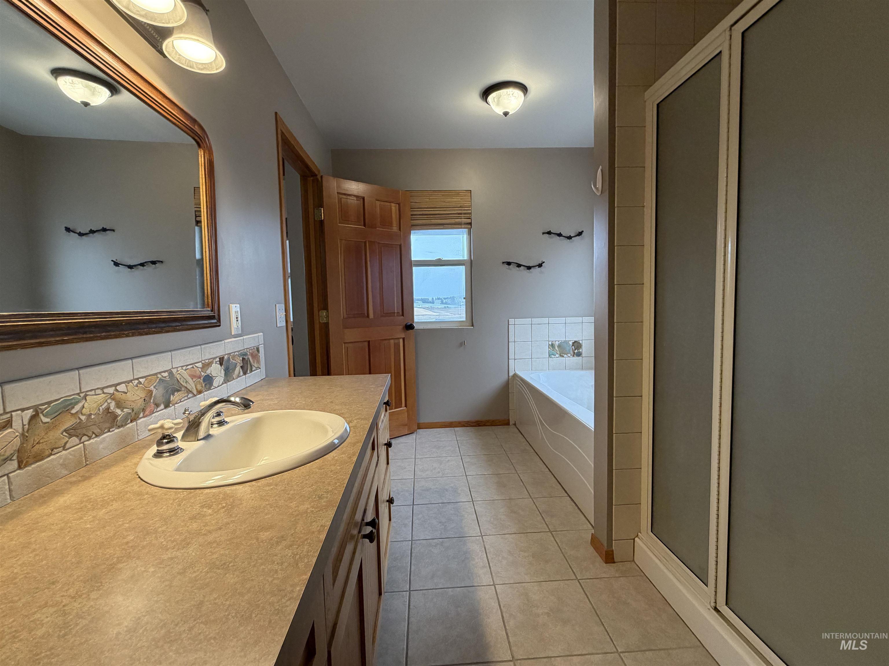 793 Indian Hills Dr Property Photo 18