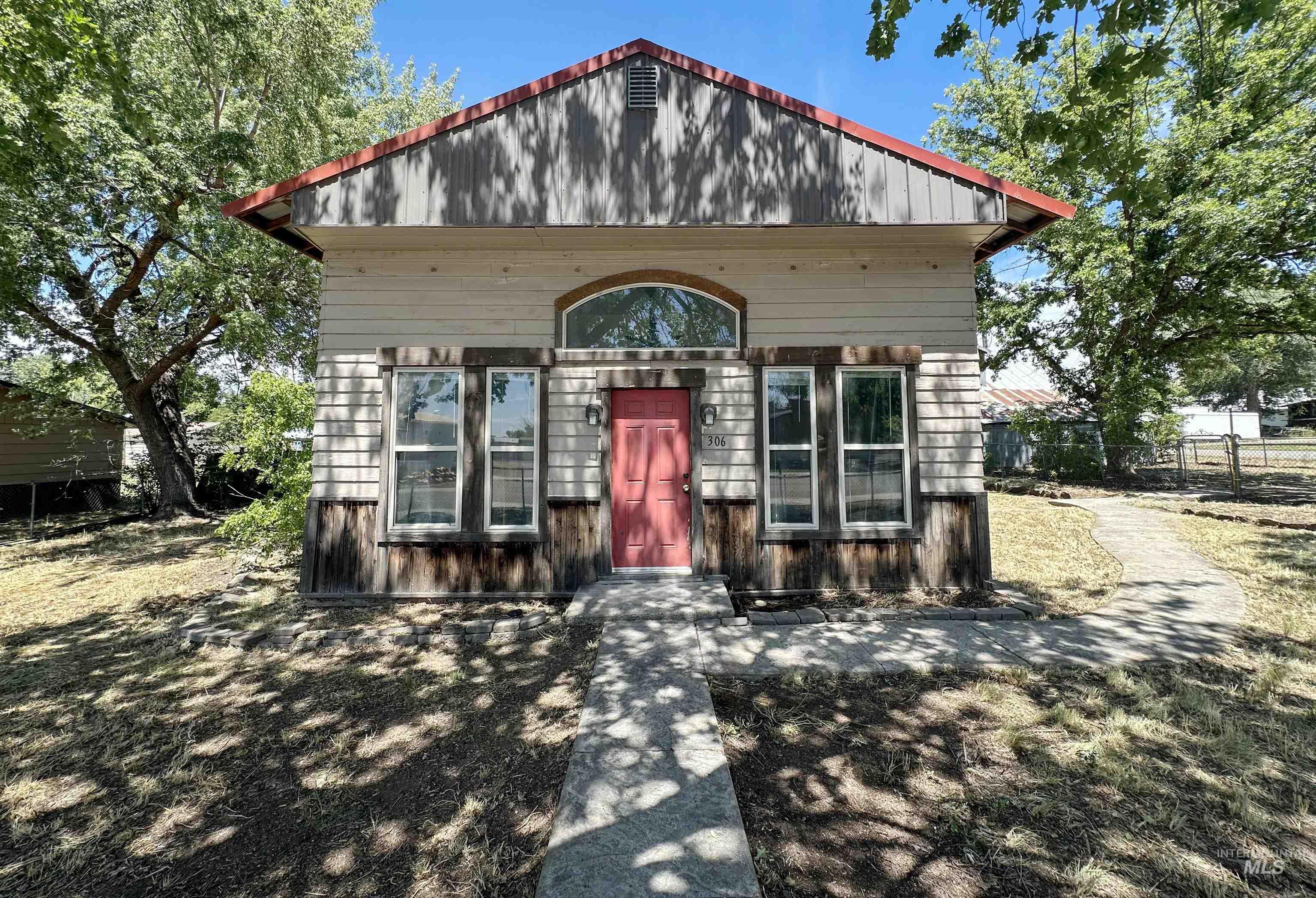 306 Illinois Ave Property Photo 1