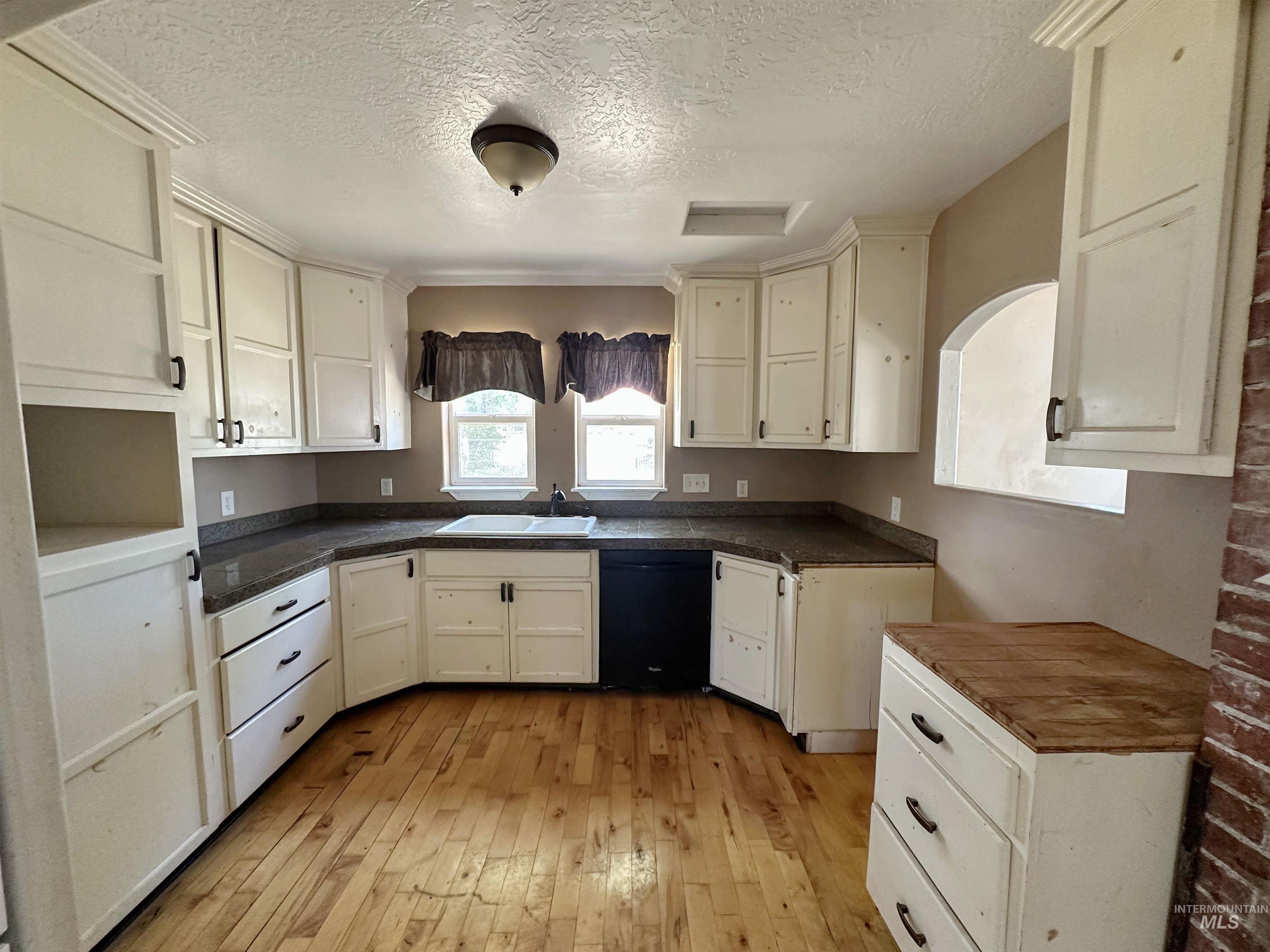 306 Illinois Ave Property Photo 2