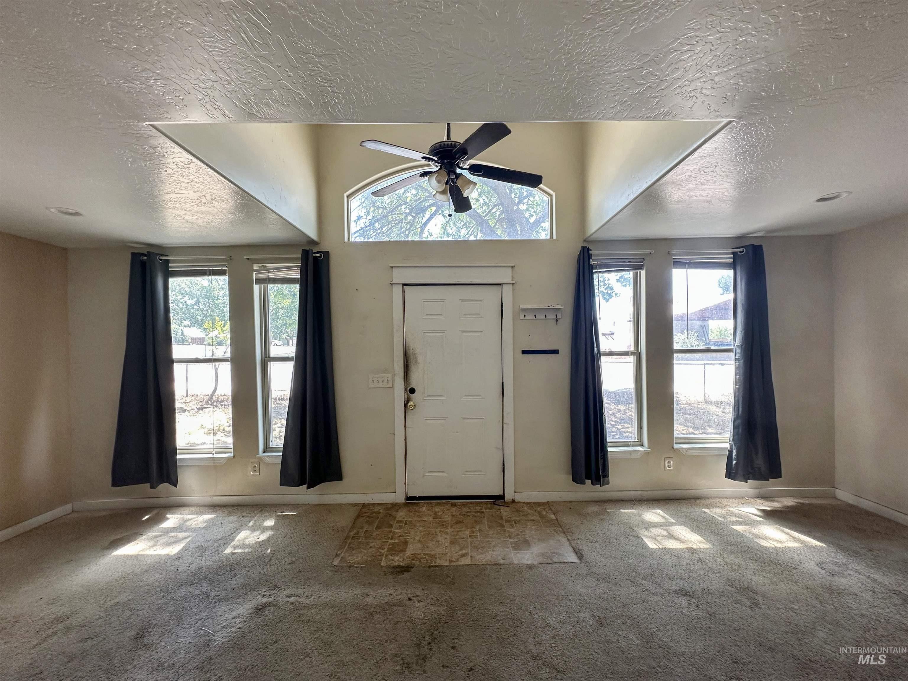 306 Illinois Ave Property Photo 4