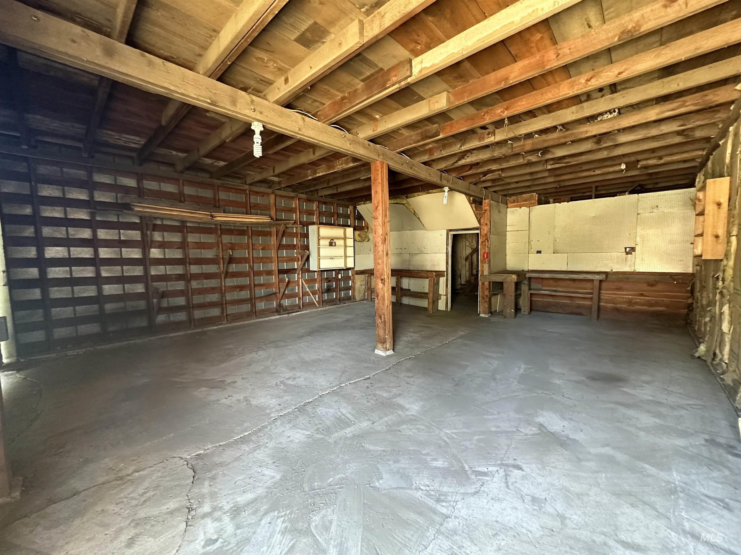 306 Illinois Ave Property Photo 20