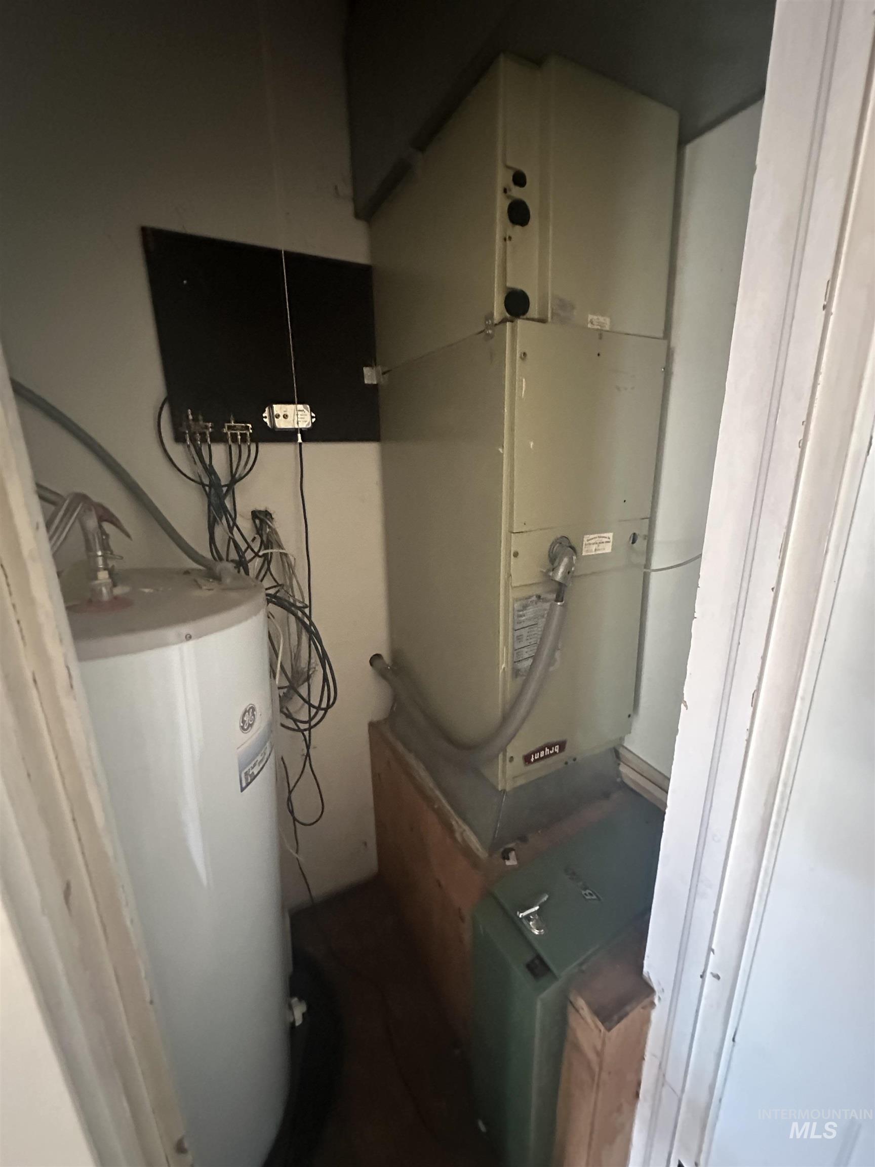306 Illinois Ave Property Photo 23
