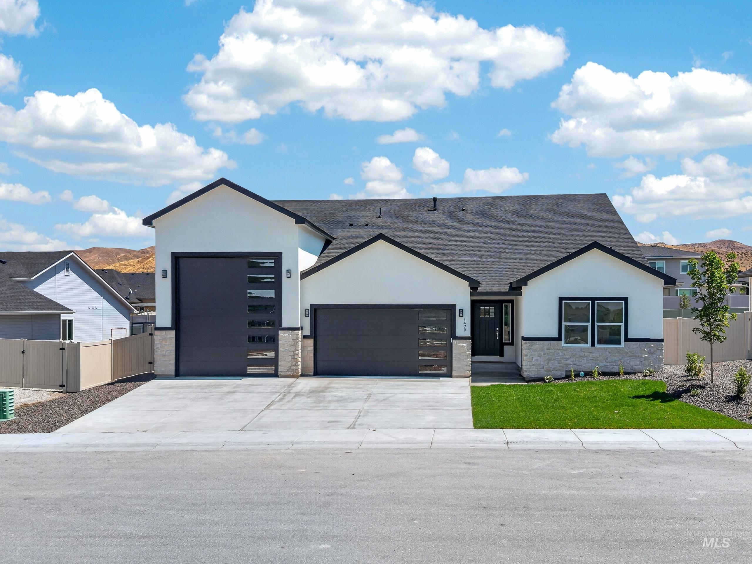 1470 Castle Way Property Photo 2