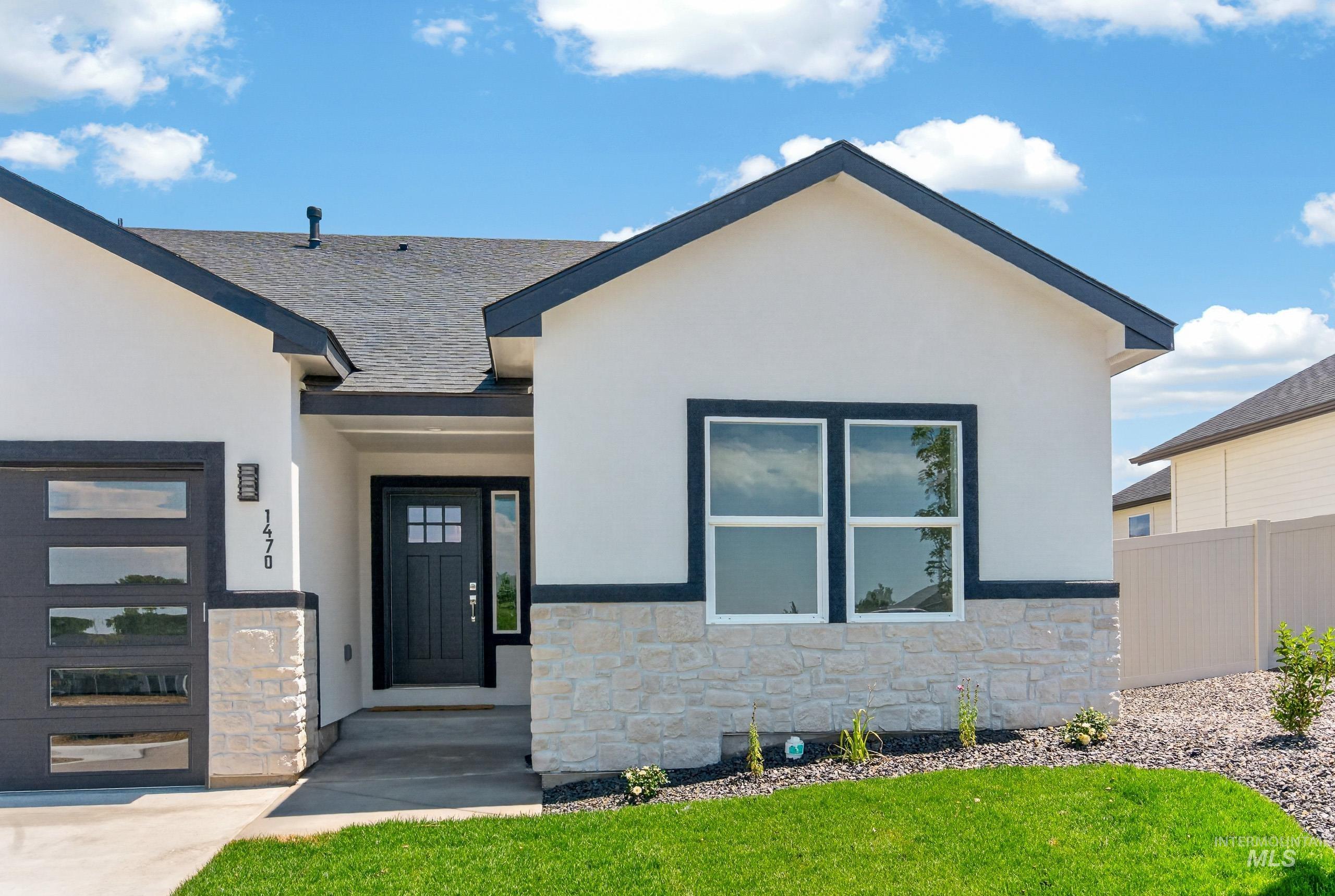 1470 Castle Way Property Photo 3
