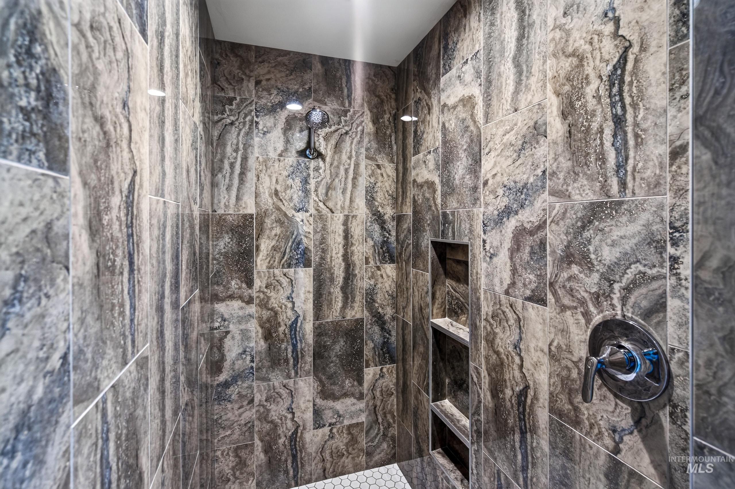 1470 Castle Way Property Photo 34