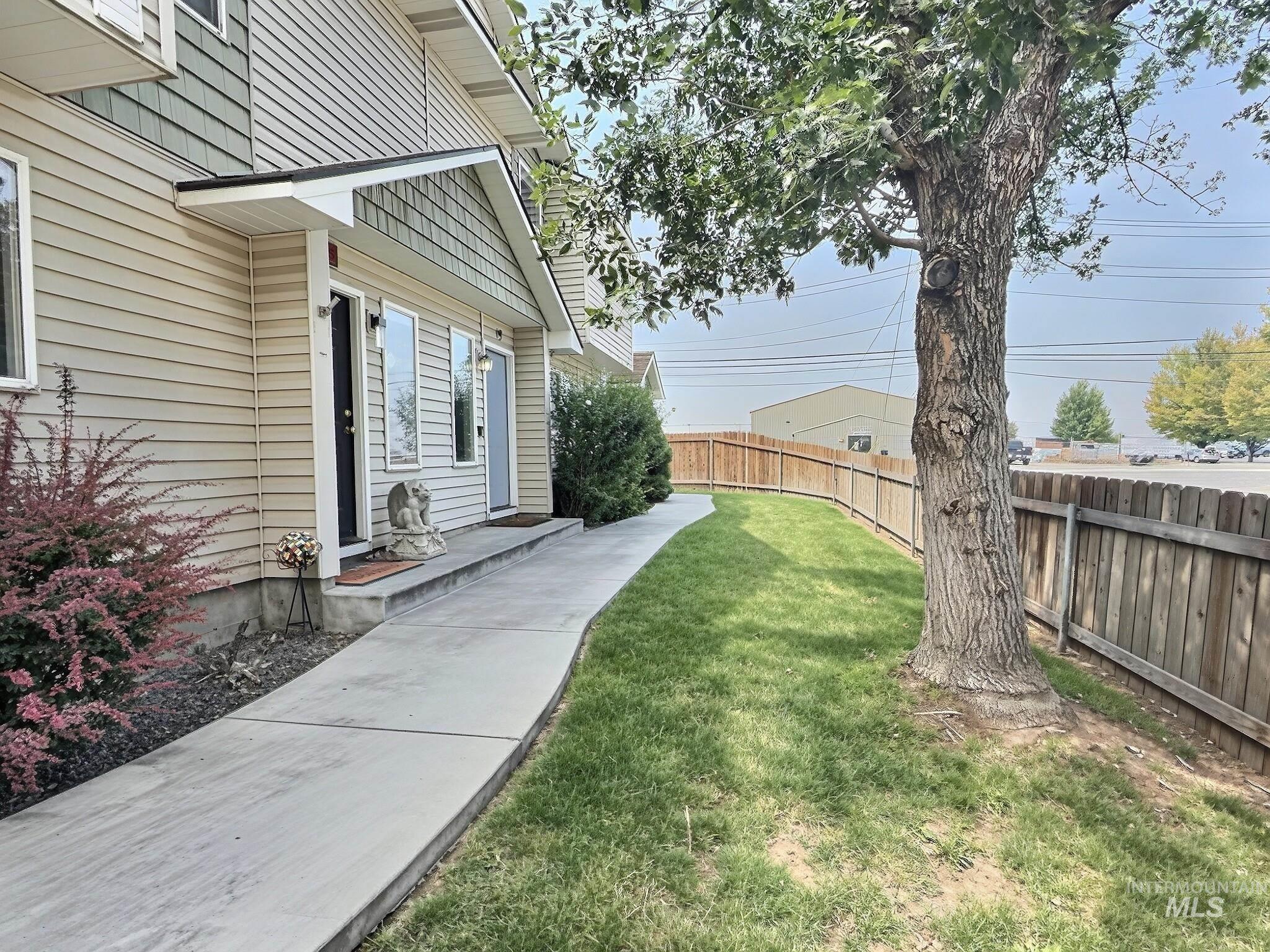 19 E King St Property Photo 2
