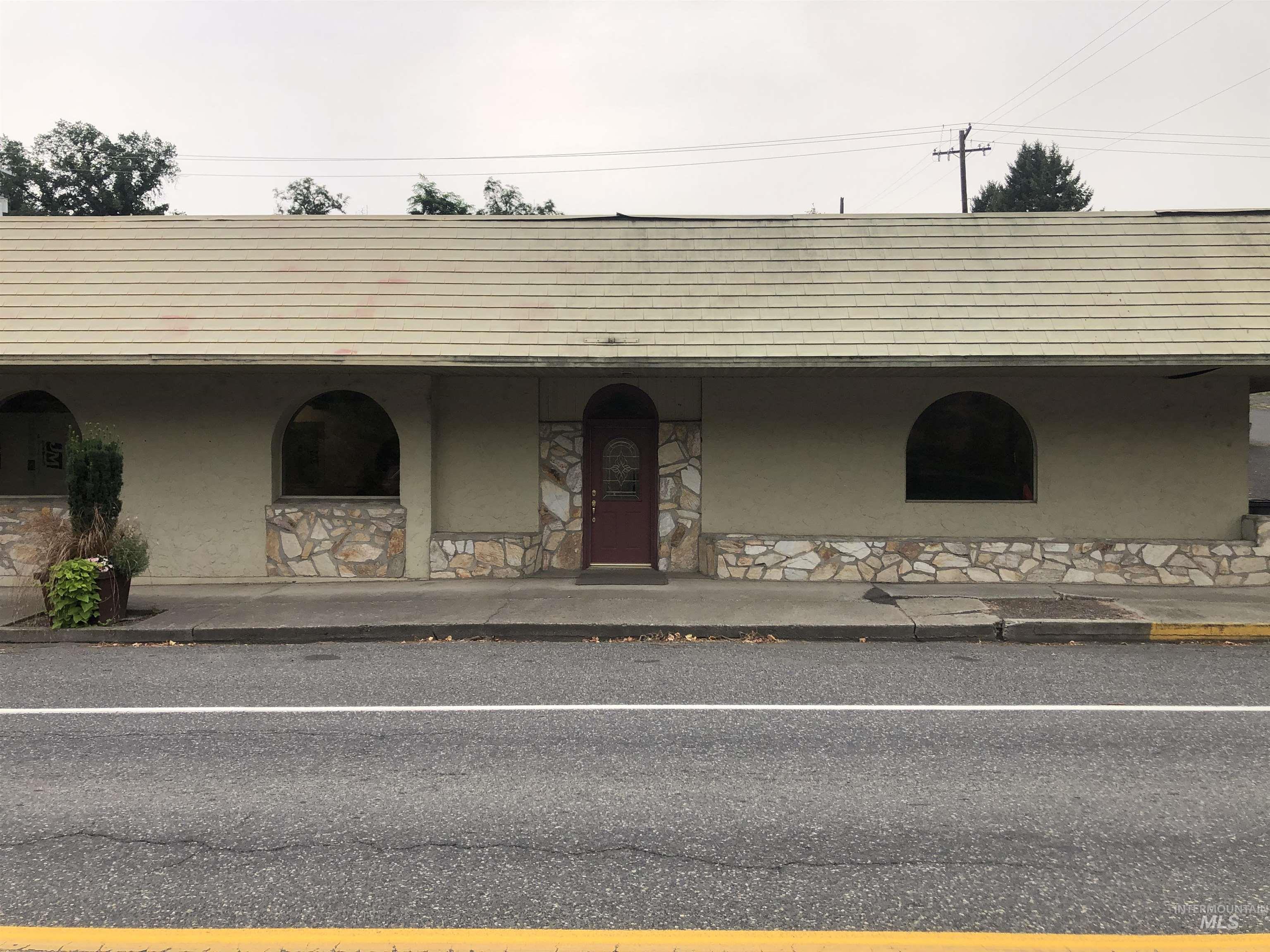 319 Main St. Property Photo 2
