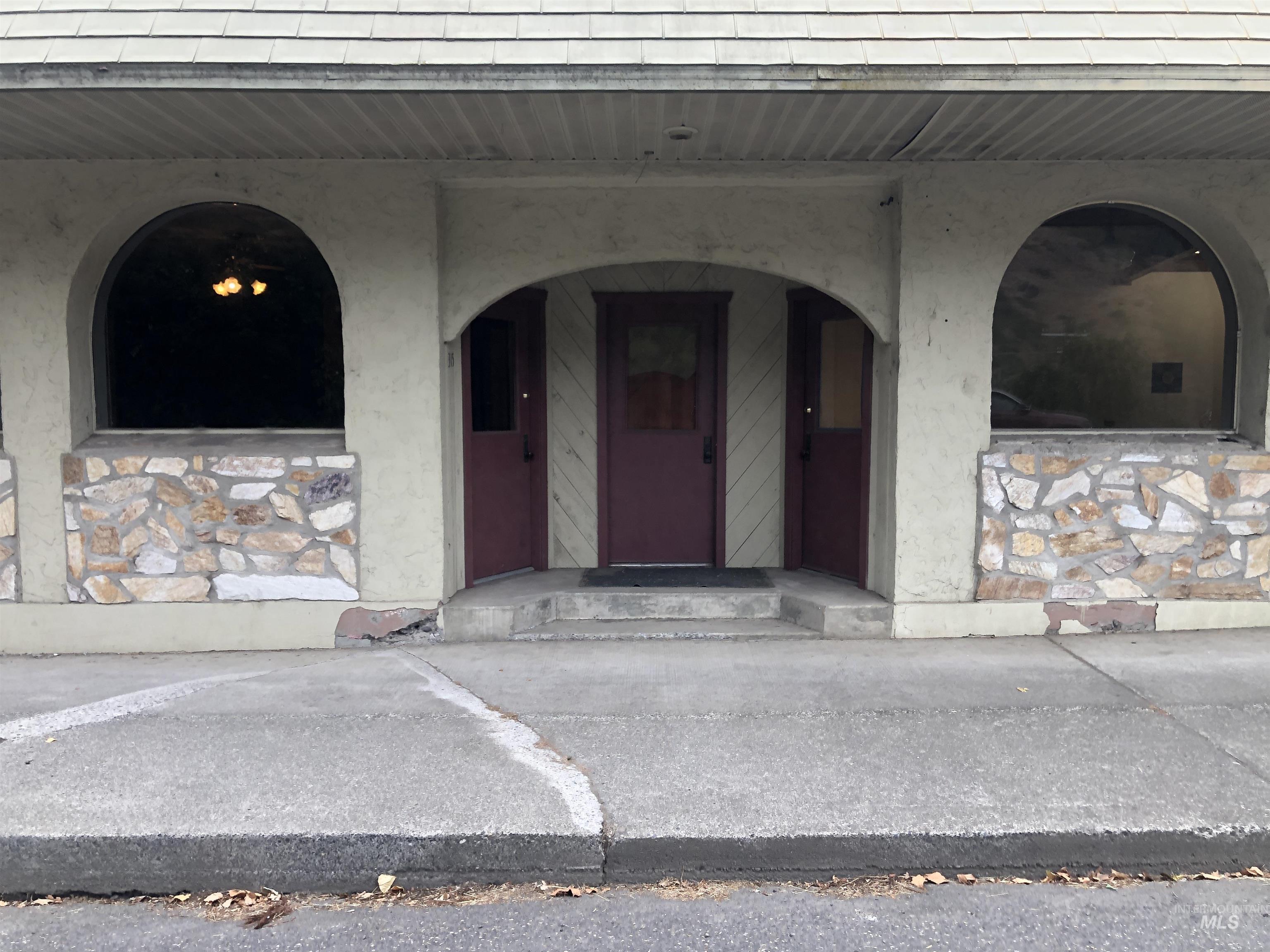 319 Main St. Property Photo 4