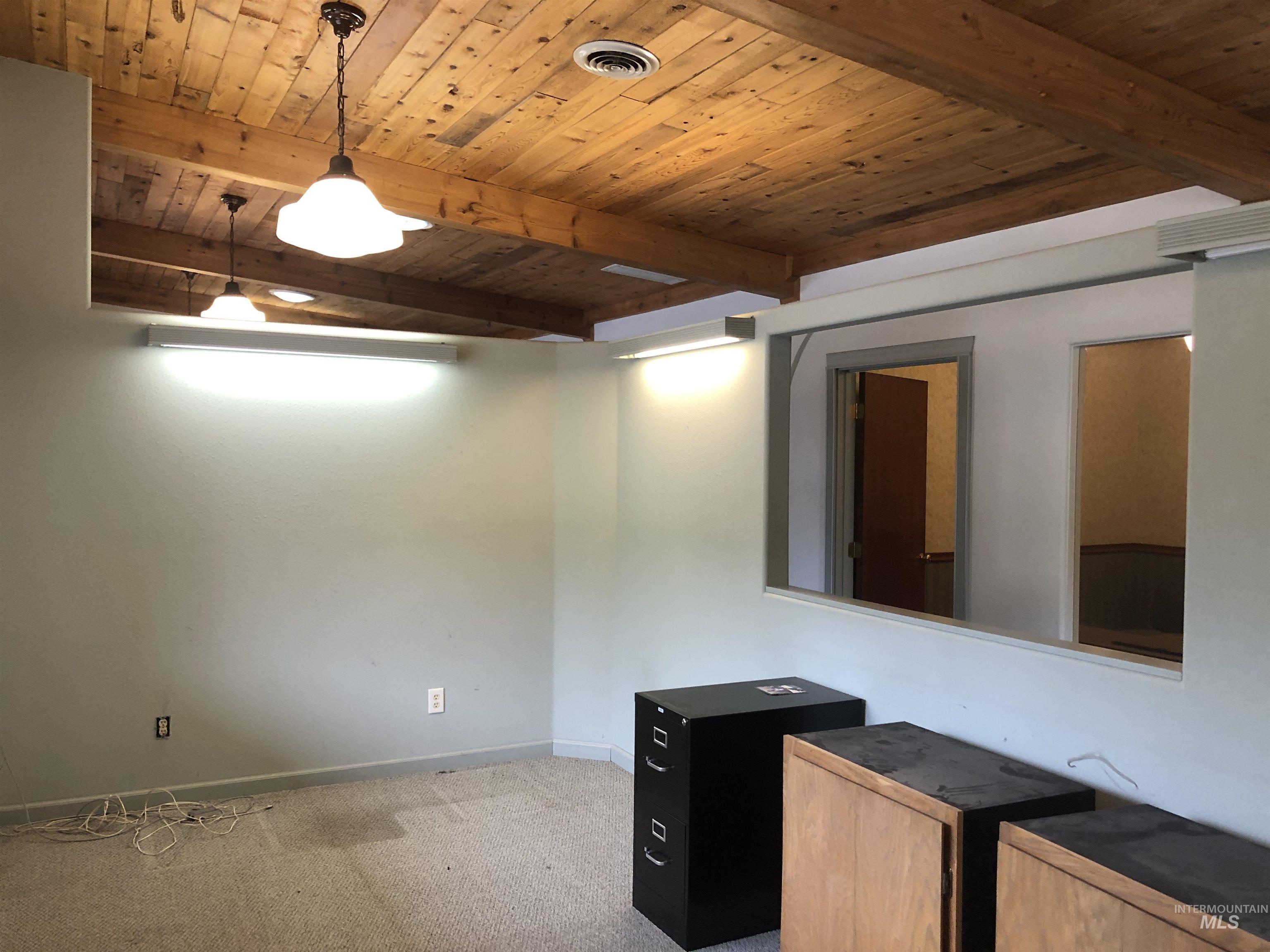 319 Main St. Property Photo 16