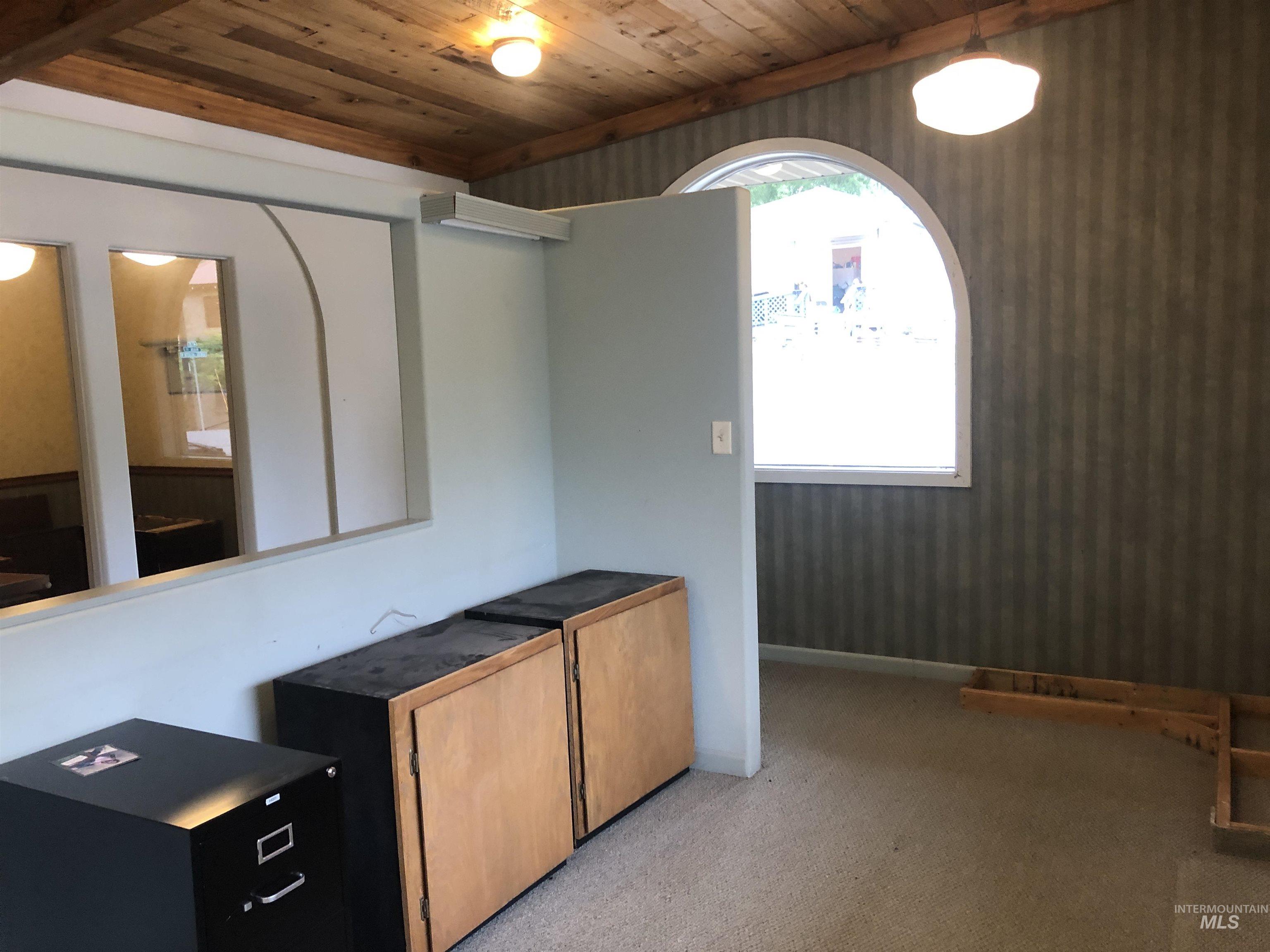 319 Main St. Property Photo 17